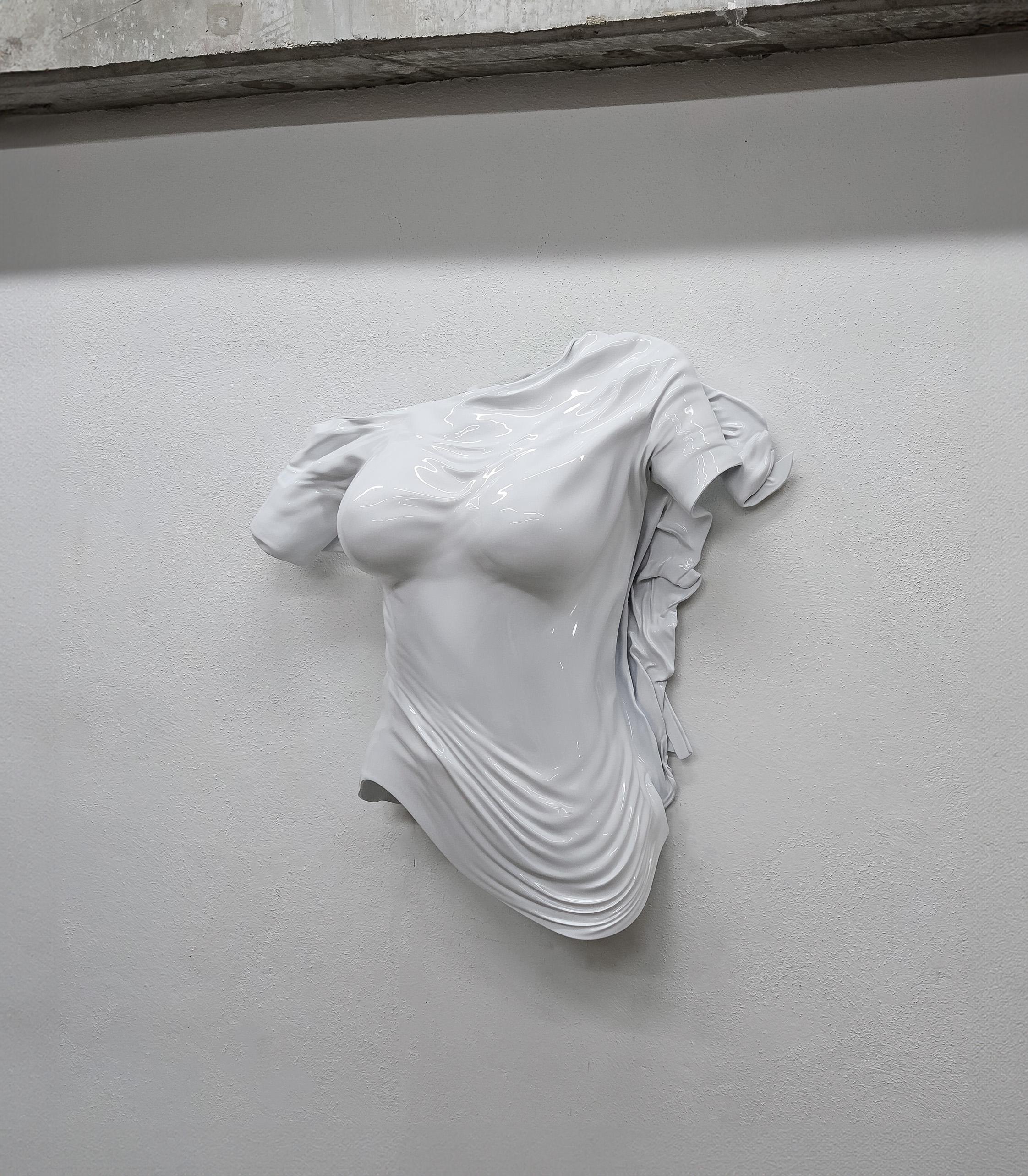 Peint à la main Sculpture murale blanche brillante Erus Divina en vente