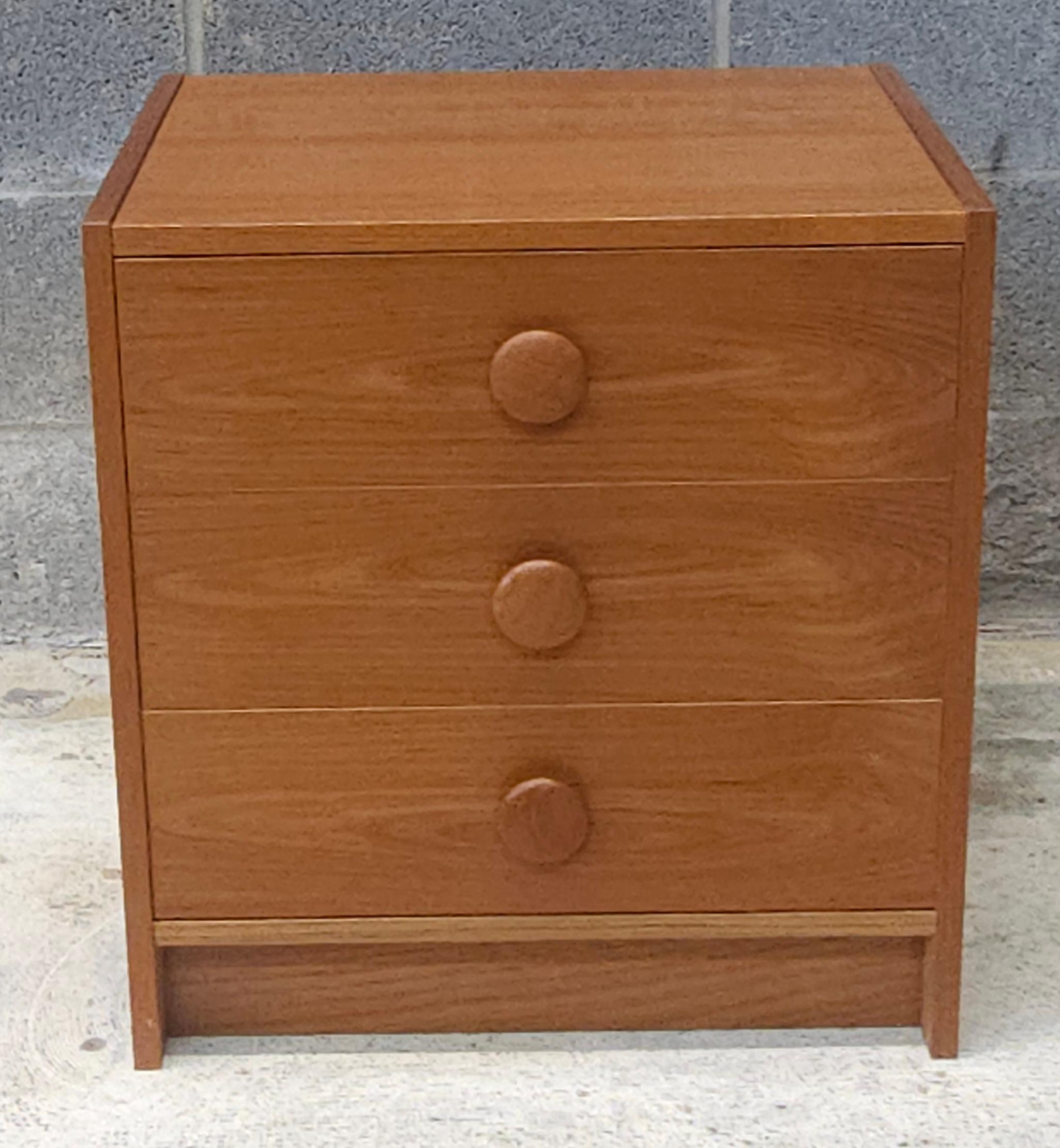 Ervi-Mobler Mid-Century Three-Drawer Teak PUBedside Chest of Drawers
Measure 19.75