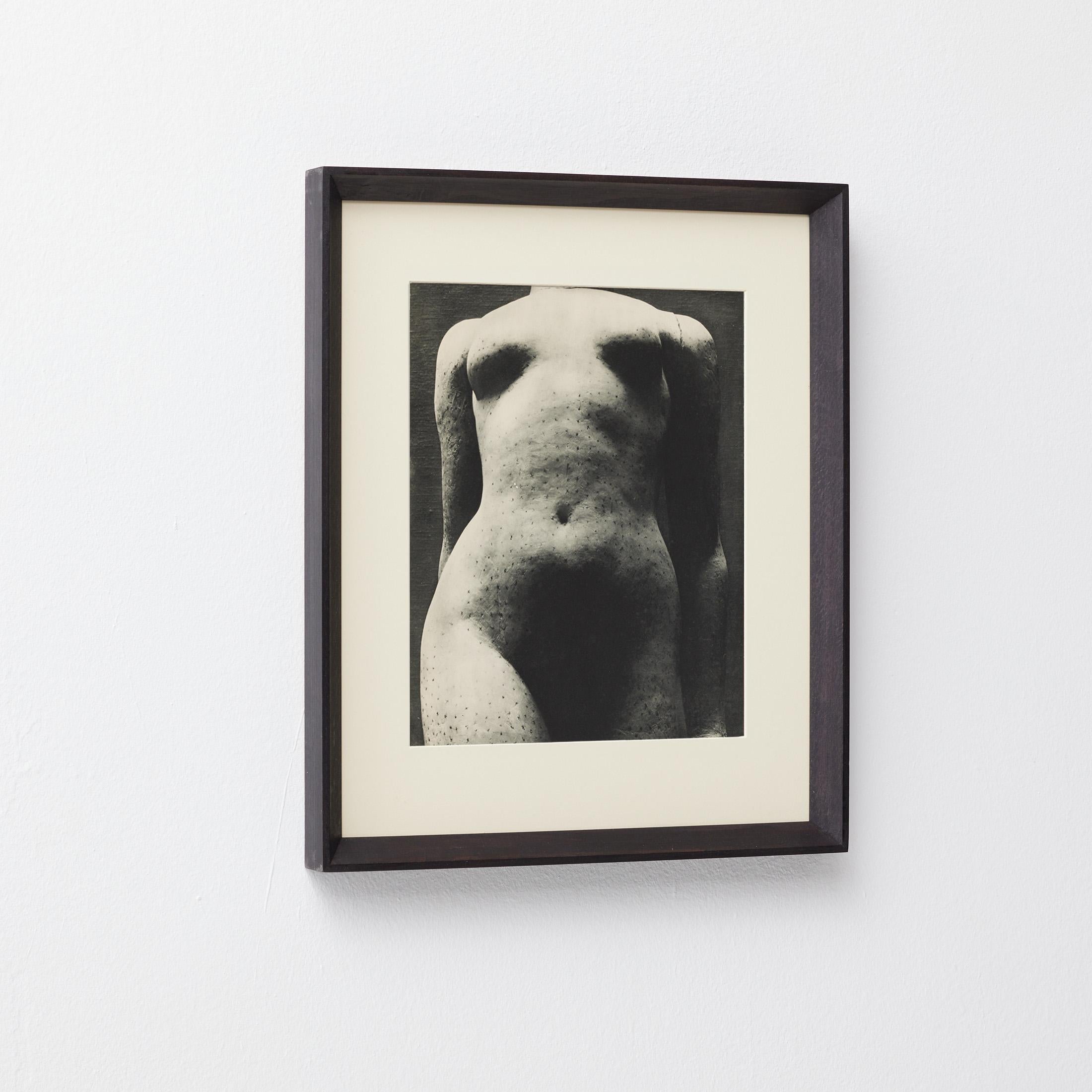 Erwin Blumenfeld Heliogravüre aus Verve Vol. I Nr. 1, Paris 1937 - Gerahmt (Moderne der Mitte des Jahrhunderts) im Angebot