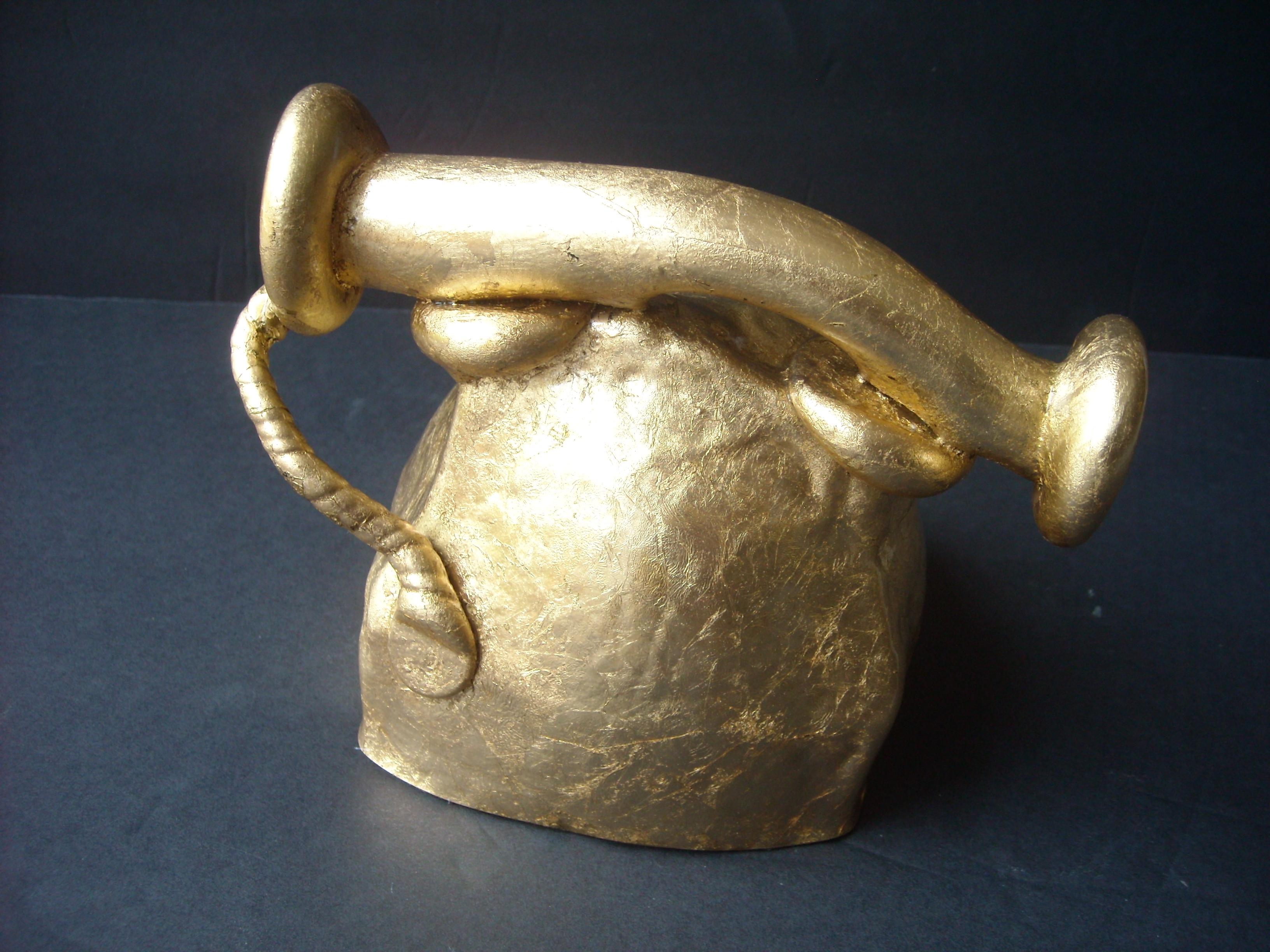 Allemand Sculpture abstraite « Telefon » d'Erwin Eisch, finition verre/or, signée et datée en vente