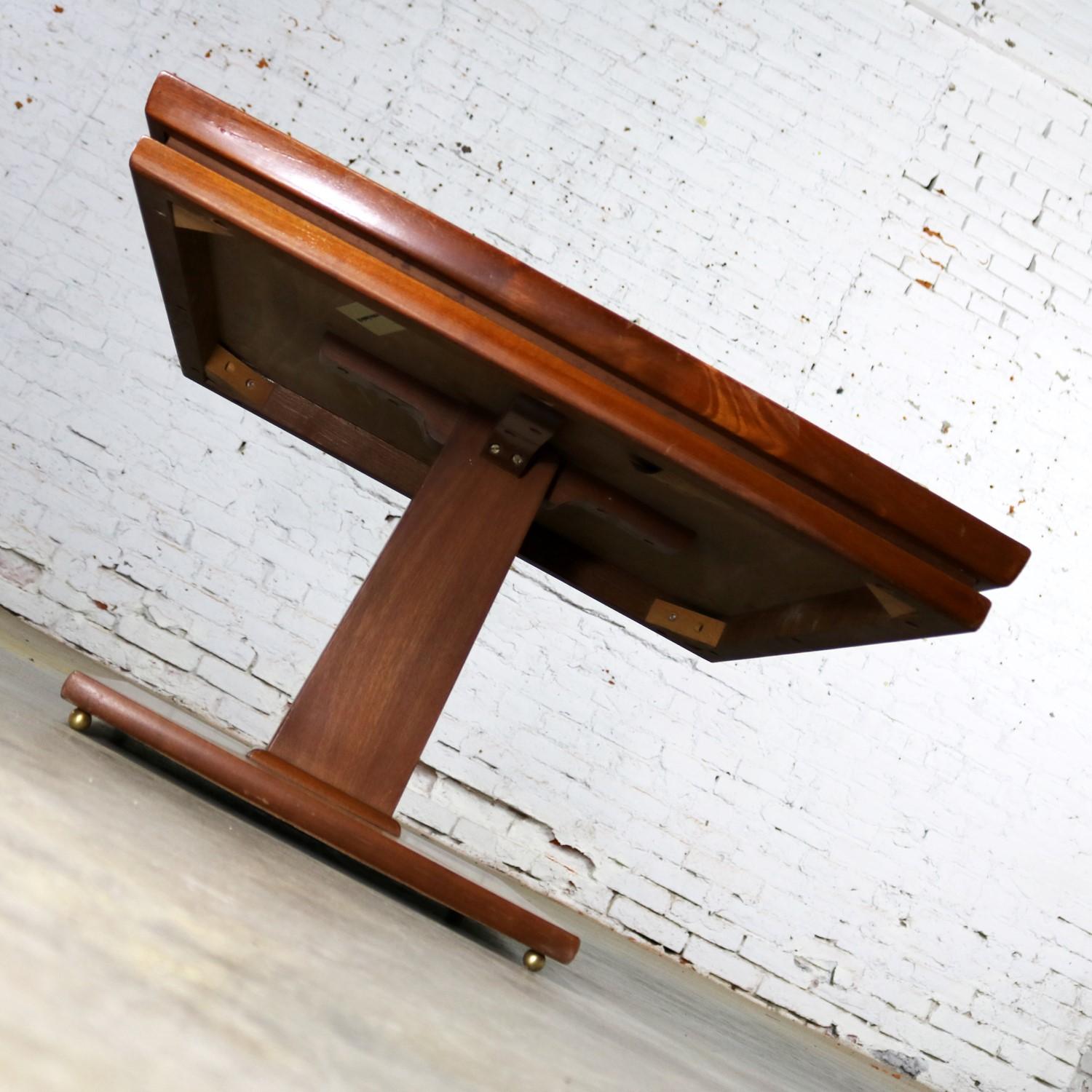 Erwin Lambeth Midcentury Walnut Square Pedestal Side End or Lamp Table (20. Jahrhundert)