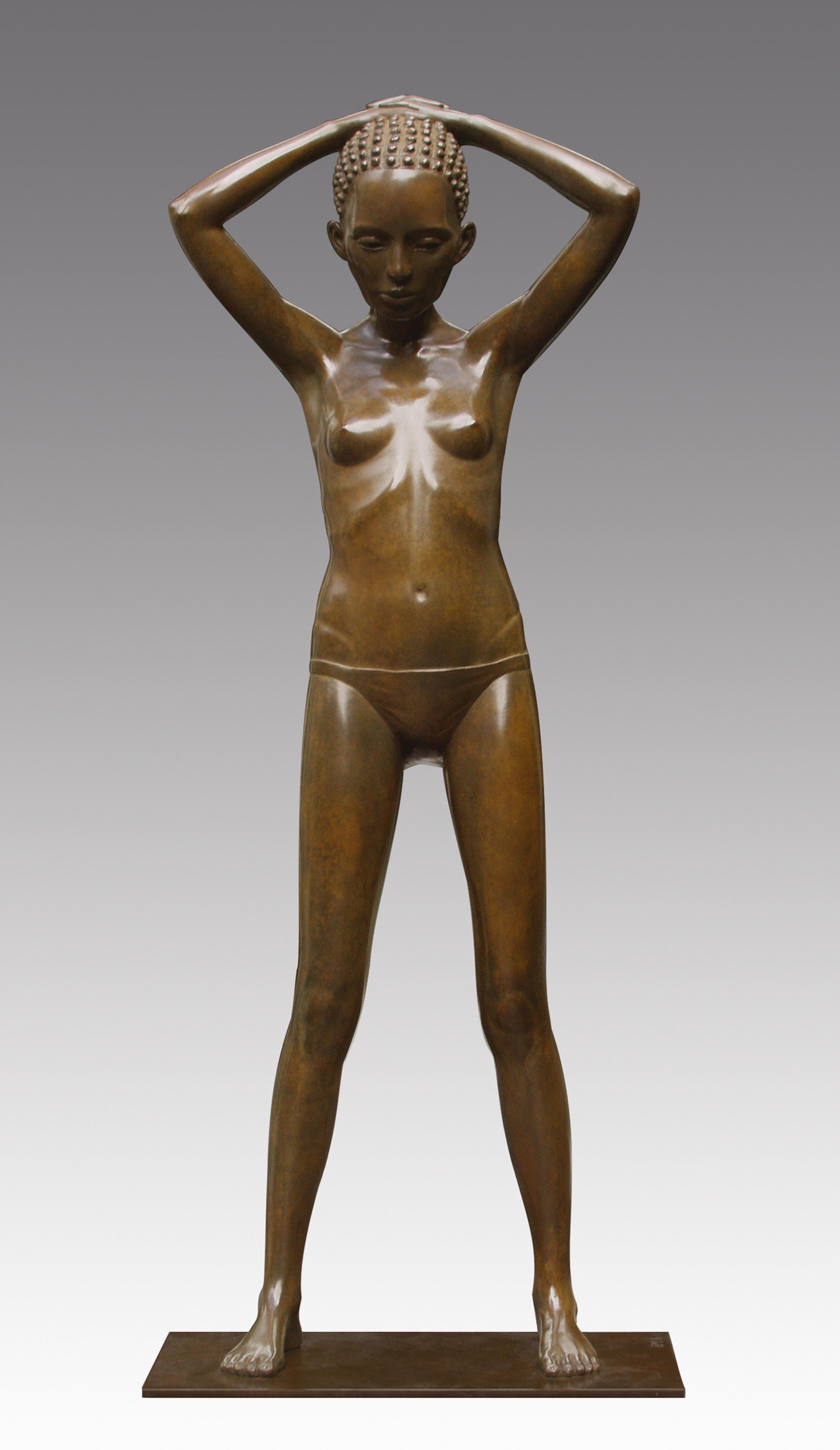 Erwin Meijer Figurative Sculpture – Modell II Bronze-Skulptur Nacktes Mädchen stehende weibliche Figur Zeitgenössisch