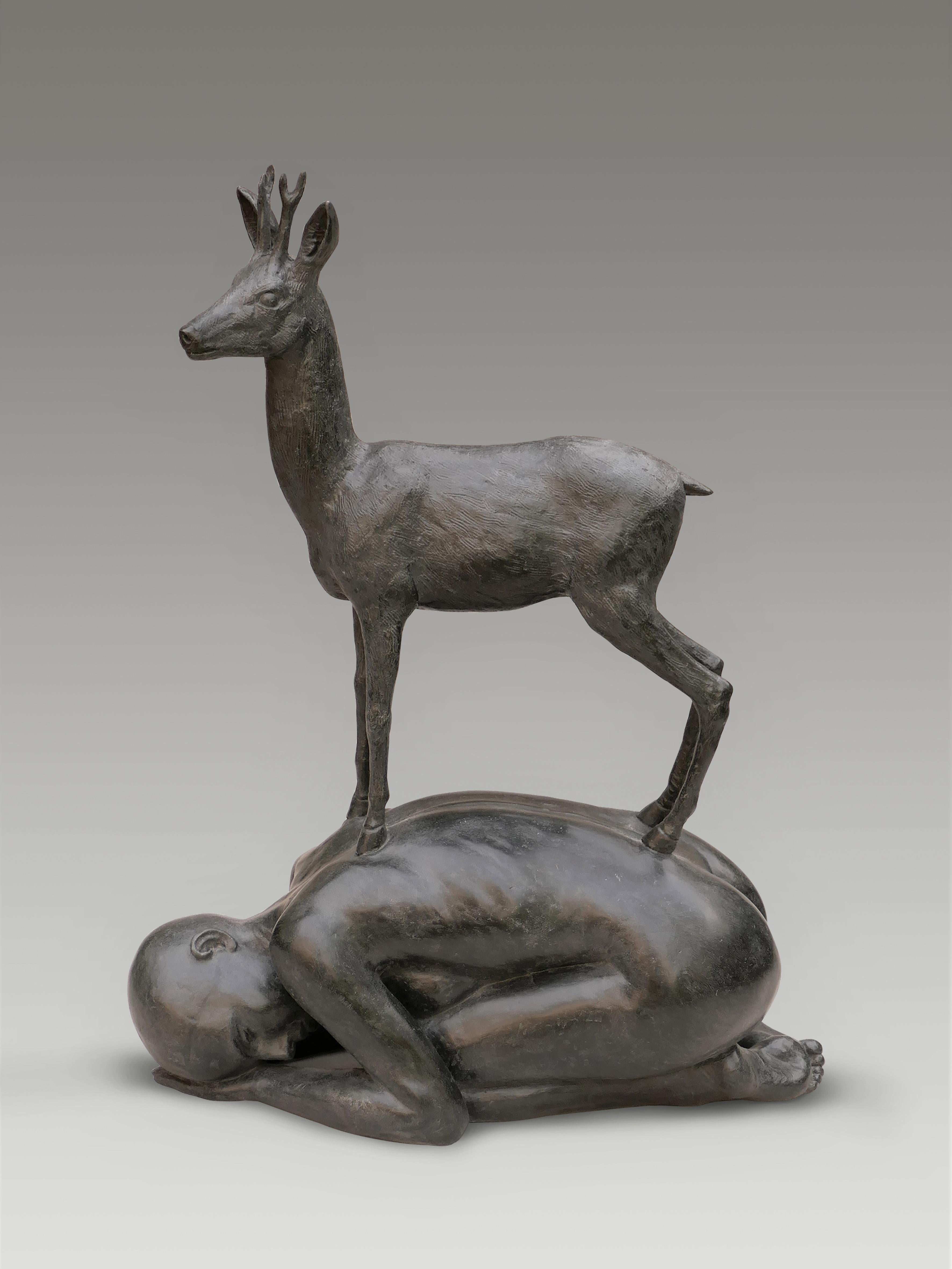 Figurative Sculpture Erwin Meijer - Sculpture contemporaine en bronze moderne représentant un animal de la nature, Reebok Roebuck, en stock