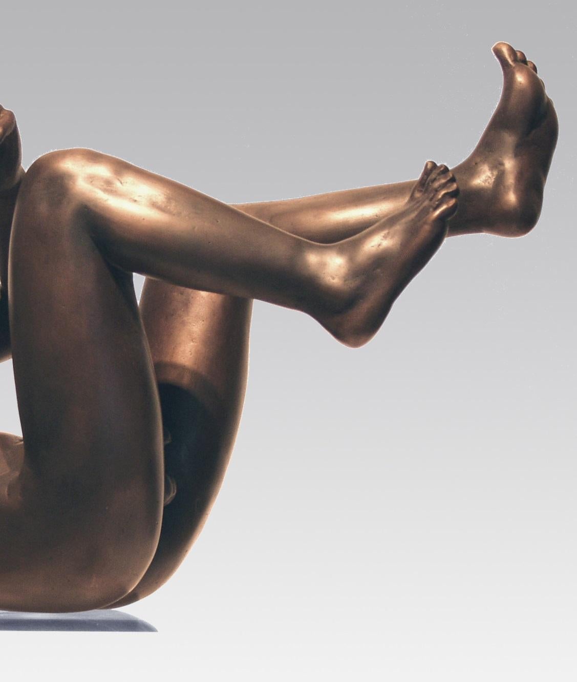 Man Falling Man - Sculpture en bronze contemporaine d'un homme qui tombe - Vallende en vente 1