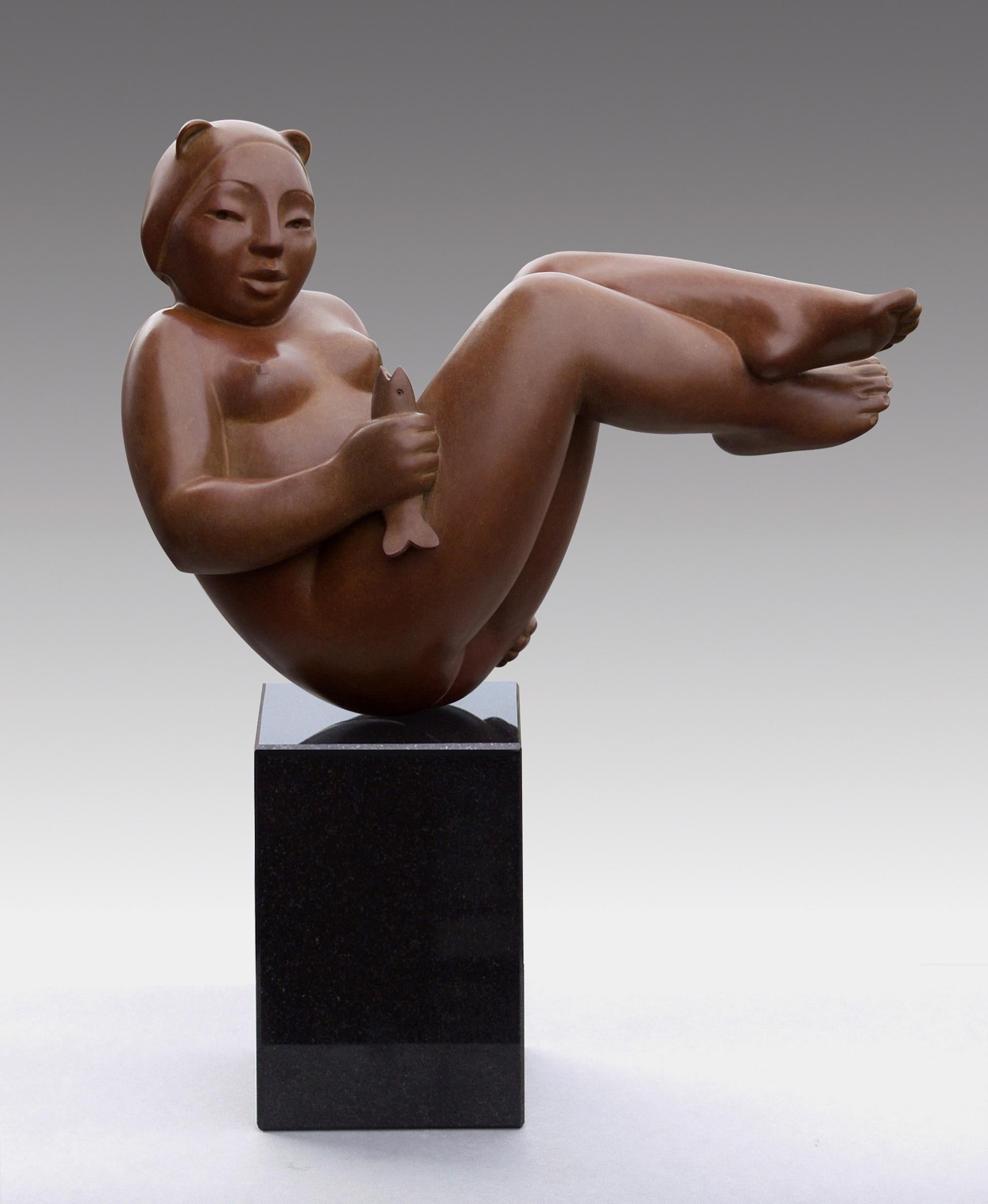 Figurative Sculpture Erwin Meijer - Visje - Sculpture en bronze - Femme nue, femme et femme contemporaine marron, petit poisson 