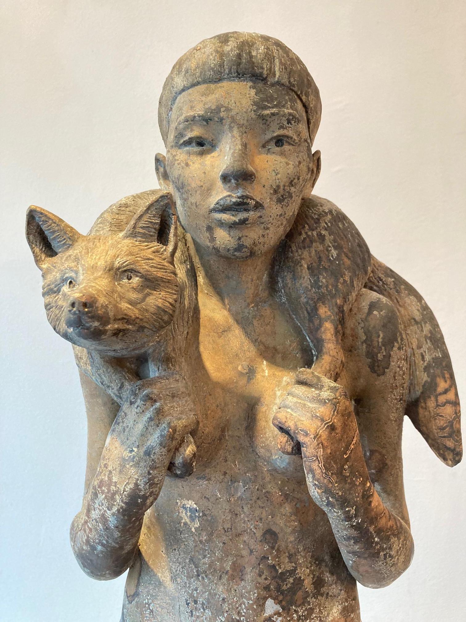 Vos Fuchs-Bronze-Skulptur Mädchen mit Fuchsfigur, Menschen, Tier  – Sculpture von Erwin Meijer
