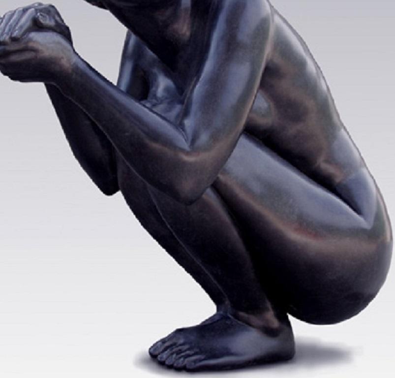 Vrouw met Badmuts Femme avec bonnet de bain Sculpture en bronze Femme nue
Les statues d'Erwin Meijer sont subtiles avec une écriture reconnaissable et personnelle.
Ils respirent l'atmosphère d'un poème narratif, où le lecteur ne rencontre pas