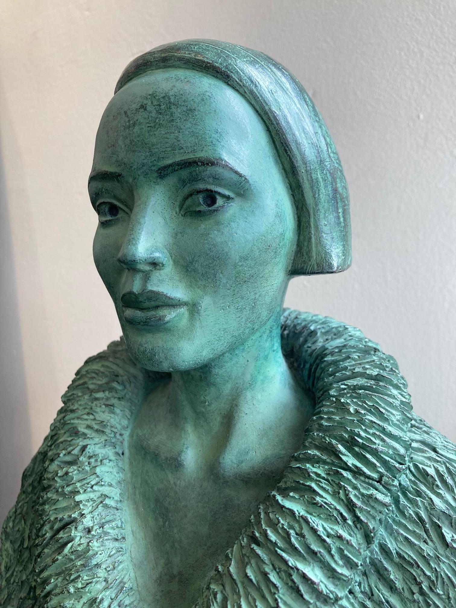 Vrouw met Bontjas Woman in Fur Bronze Sculpture Contemporary Green Cigarette  - Gold Figurative Sculpture by Erwin Meijer