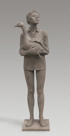 Vrouw a rencontré Gans, femme avec oiseau, sculpture contemporaine en bronze 
