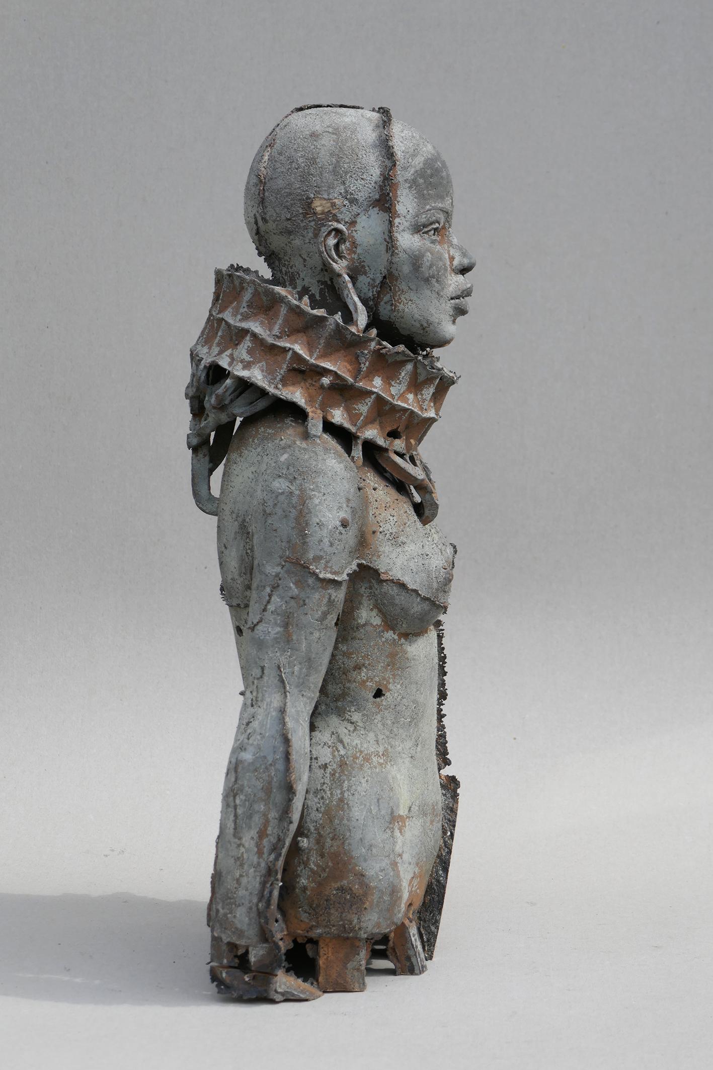 Vrouw  met Kraag Mujer con Collar Escultura Bronce Contemporáneo In Stock - Figurative Sculpture Oro de Erwin Meijer