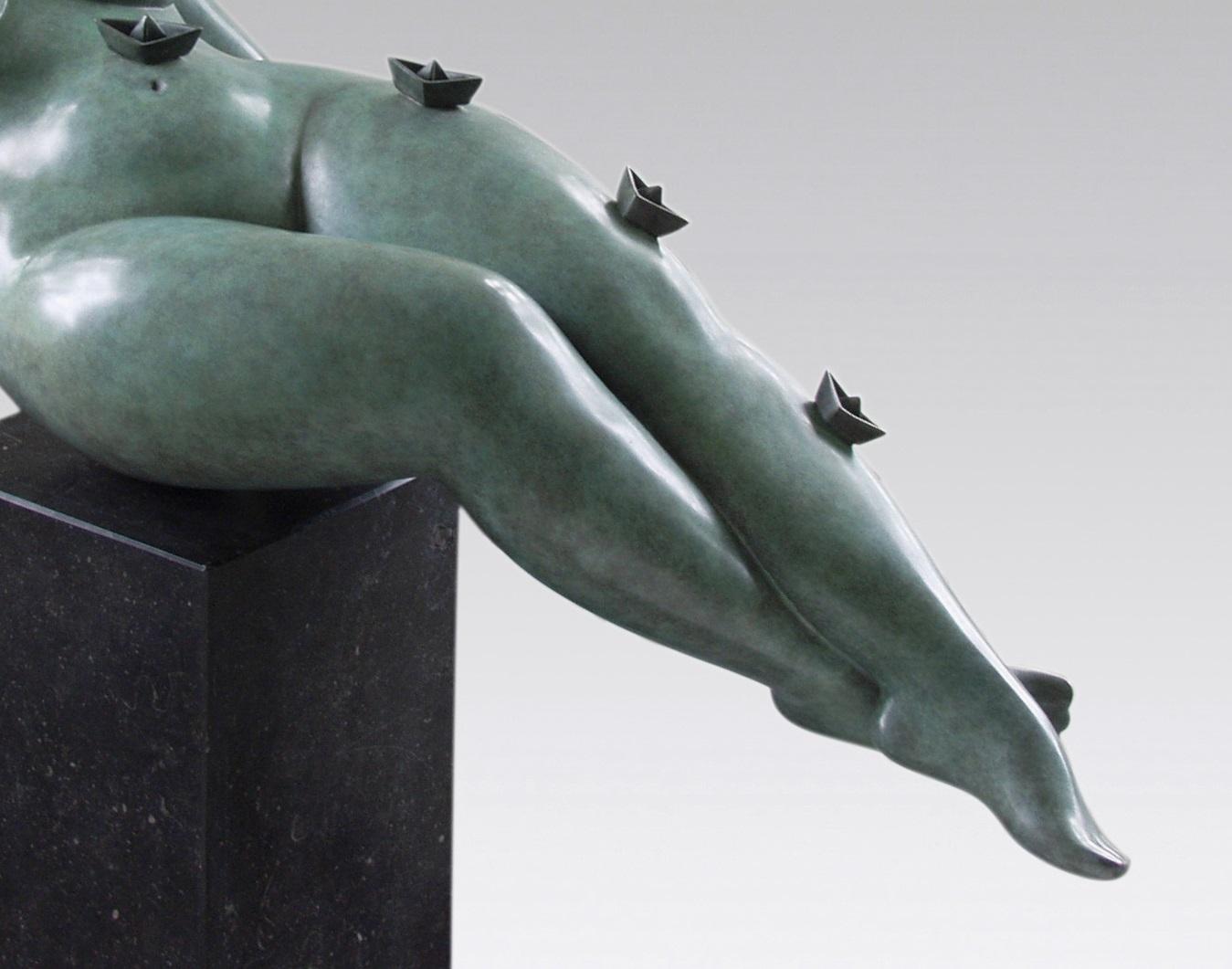 Zeegezicht Meereslandschaft Bronze-Skulptur Boote Nackte weibliche Frau Dame Grüne Patina (Zeitgenössisch), Sculpture, von Erwin Meijer