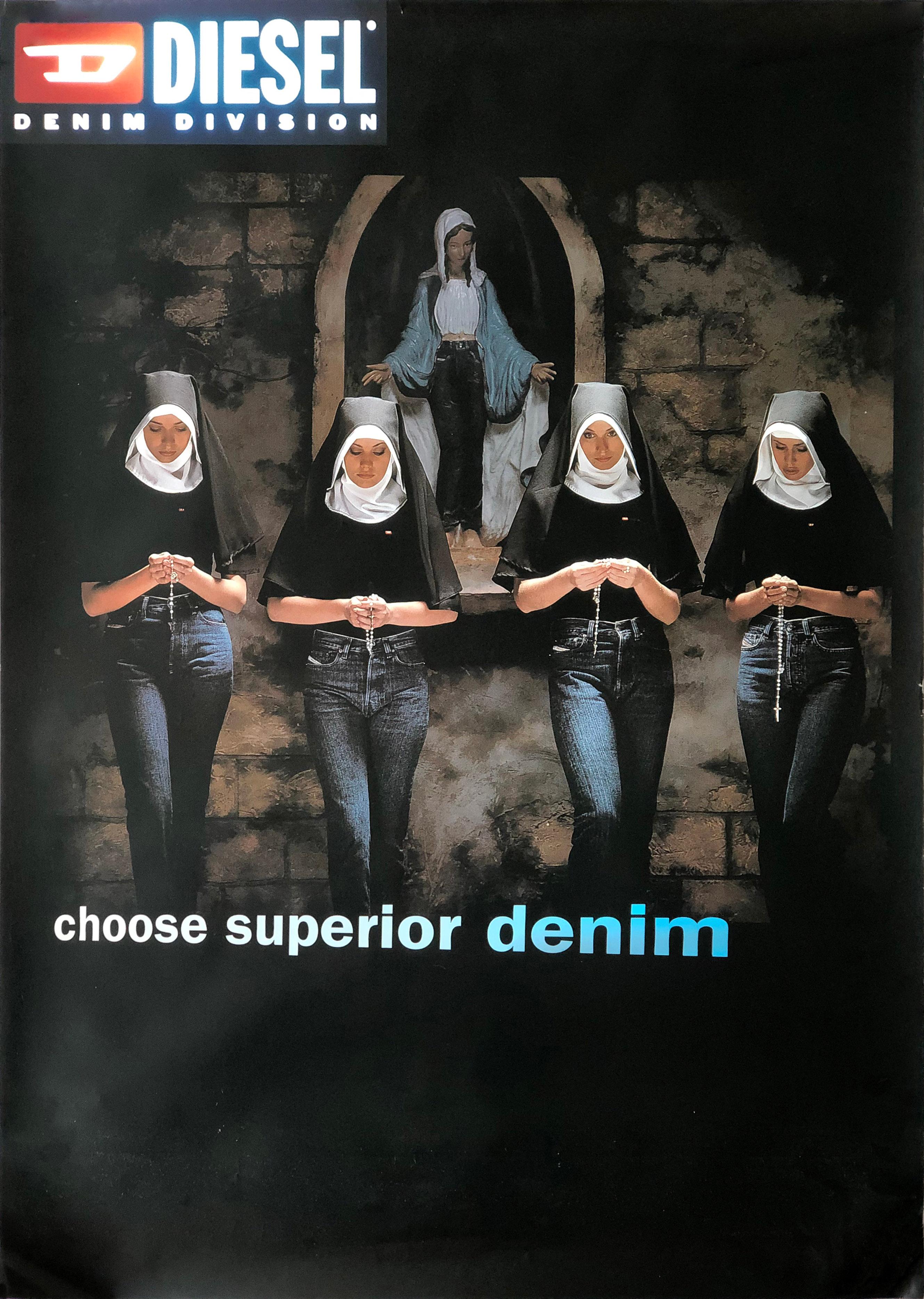Erwin Olaf - Fashion Victims - 1998 Diesel (DSL) Dirty Denim - Affiche originale
Un groupe de jeunes religieuses en prière, vêtues de jeans/denim Diesel.
Dimensions 70 x 100 cm

A l'époque, campagne controversée pour Diesel Denim par Erwin