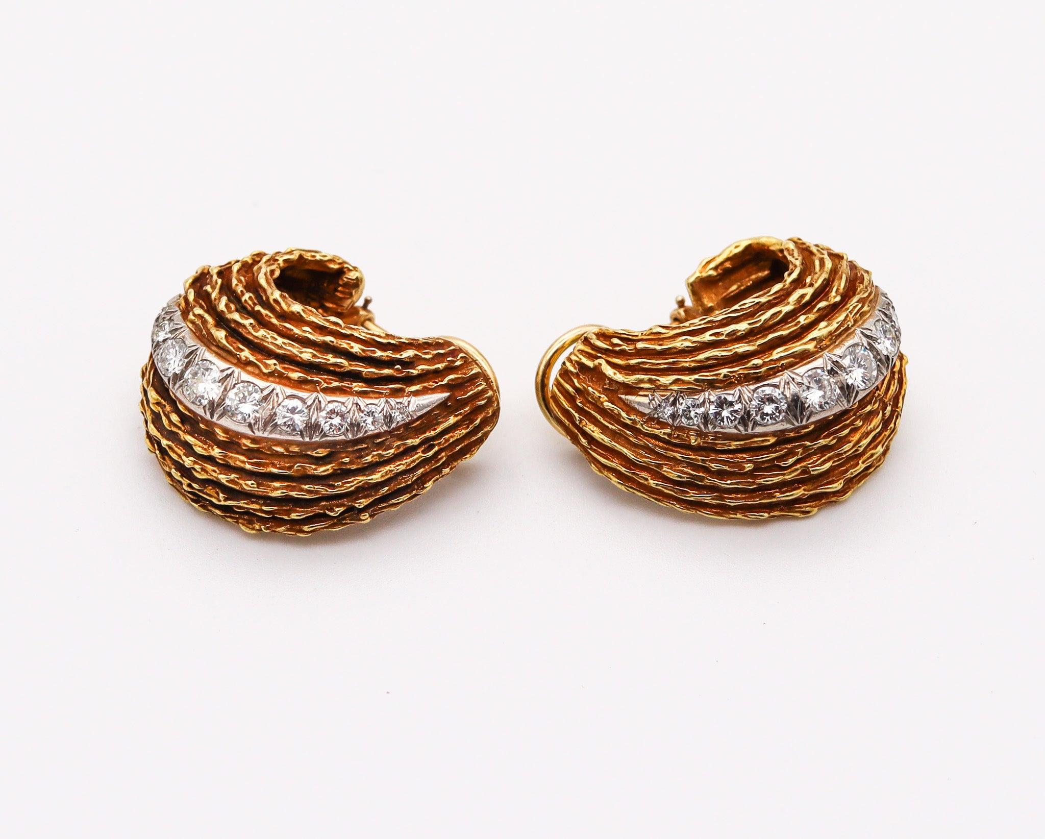 Brilliant Cut ERWIN PEARL 1970 Modernist Clips Earrings In 18Kt Gold With 1.66 Ctw Diamonds For Sale