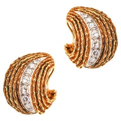ERWIN PEARL 1970 Modernist Clips Earrings In 18Kt Gold With 1.66 Ctw Diamonds