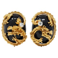 Erwin Pearl 1970's Orecchini con diamante e onice in oro 18 carati con drago vintage