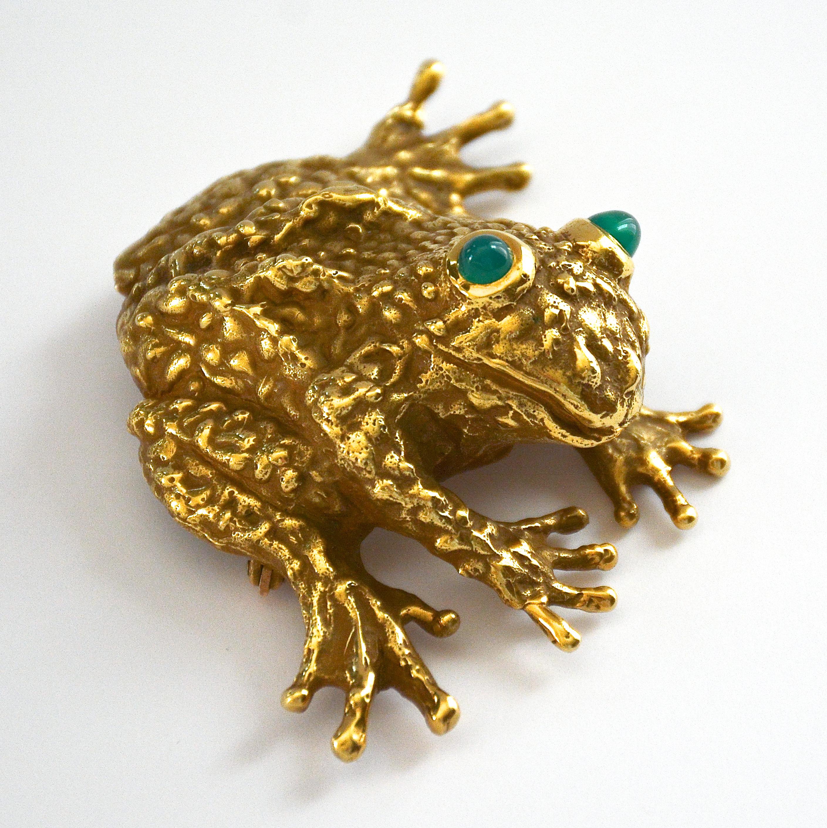 This Erwin Pearl designed 18k. Frog brooch is set with cabochon cut chrysoprase eyes.

 The reverse features a pin stem with C clasp, in 18kt, signed E. Pearl. 

Gross weight is 66.60 grams and measures 2.75 inches W. x 2 13 inches L. x .75 inches