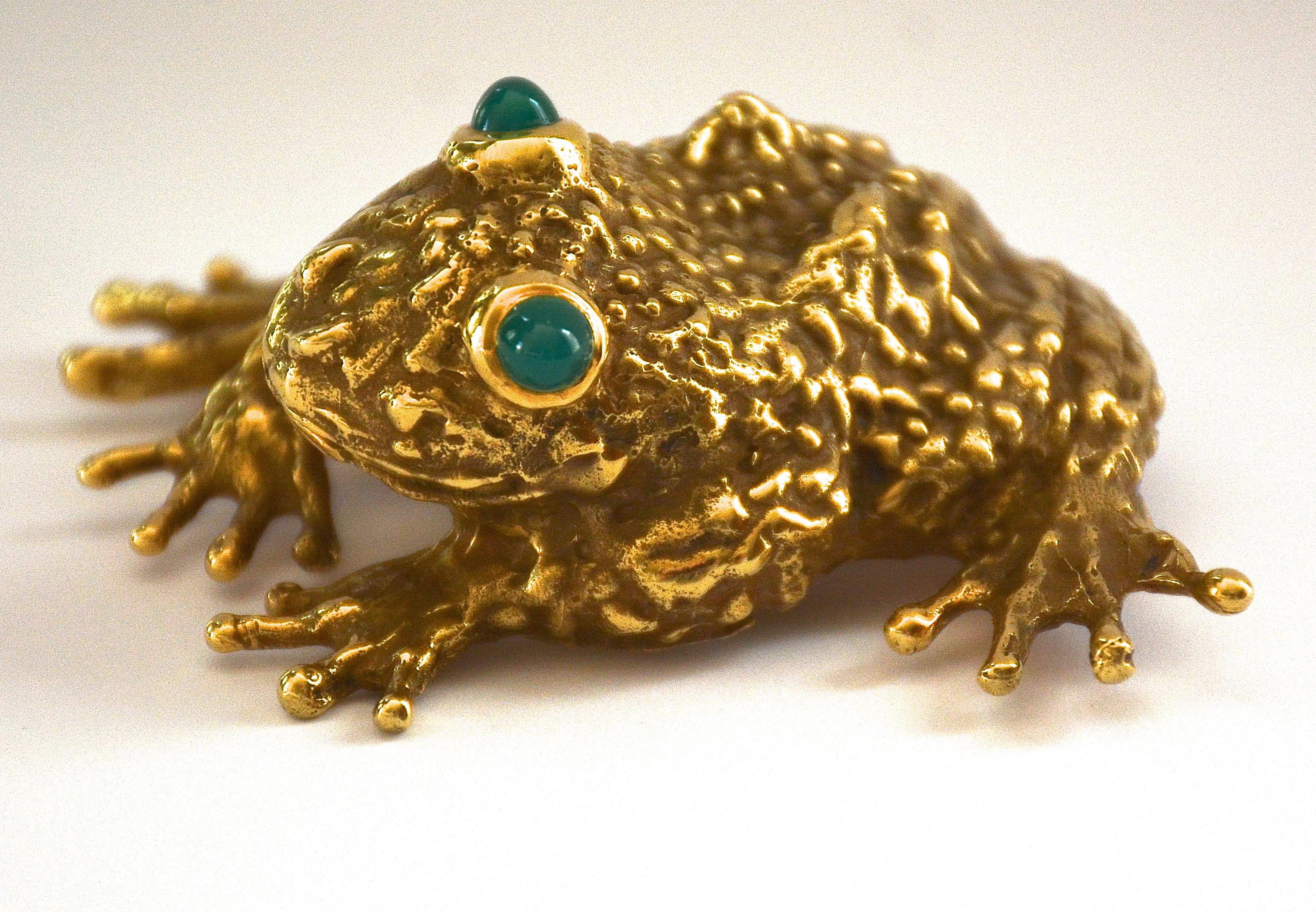 Cabochon Erwin Pearl 1980s Fine Jewelry 18k. Gold Frog Brooch Set with Chrysoprase Eyes