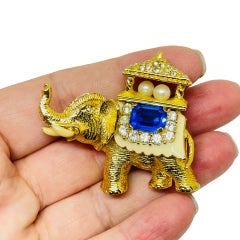 Perla Erwin Pearl firmata spilla vintage in cristallo zaffiro e oro con elefantino