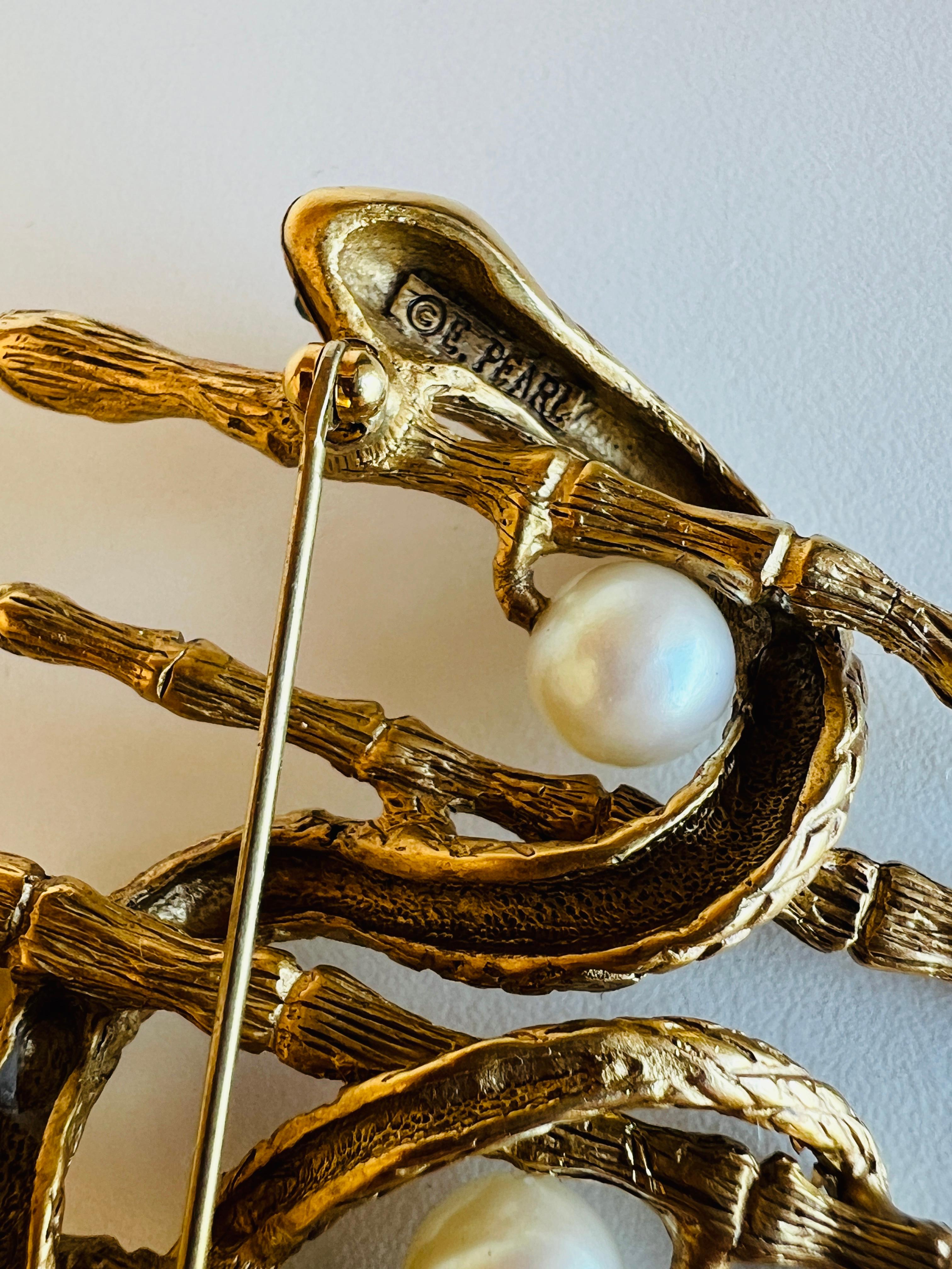 Erwin Pearl Serpiente Bambú Oro Broche Figural Alfiler Serpiente Ojos Verdes Faux Pearl en venta 1