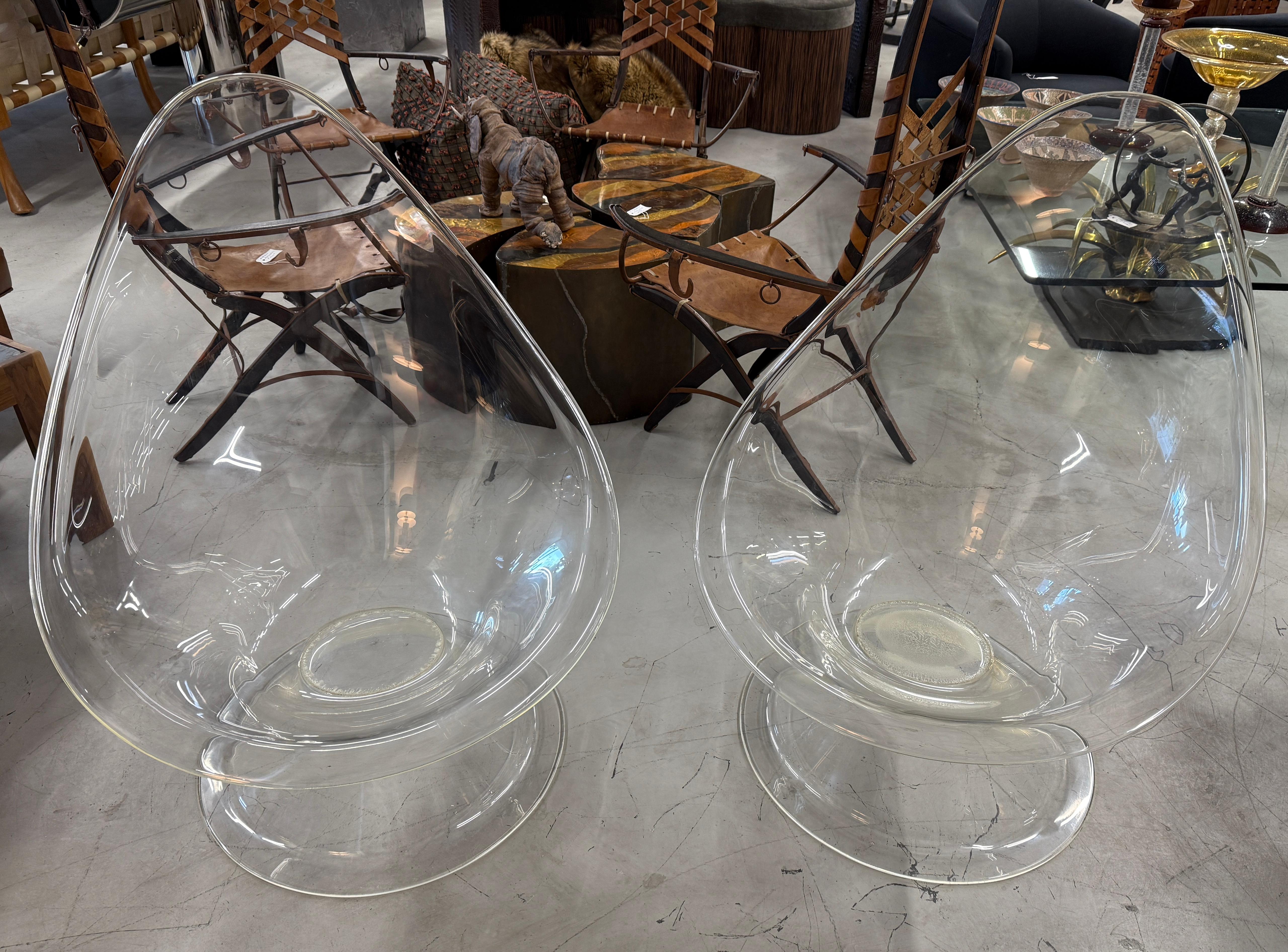 Sillones Lily Erwine & Estelle Laverne del Grupo Invisible Estadounidense en venta