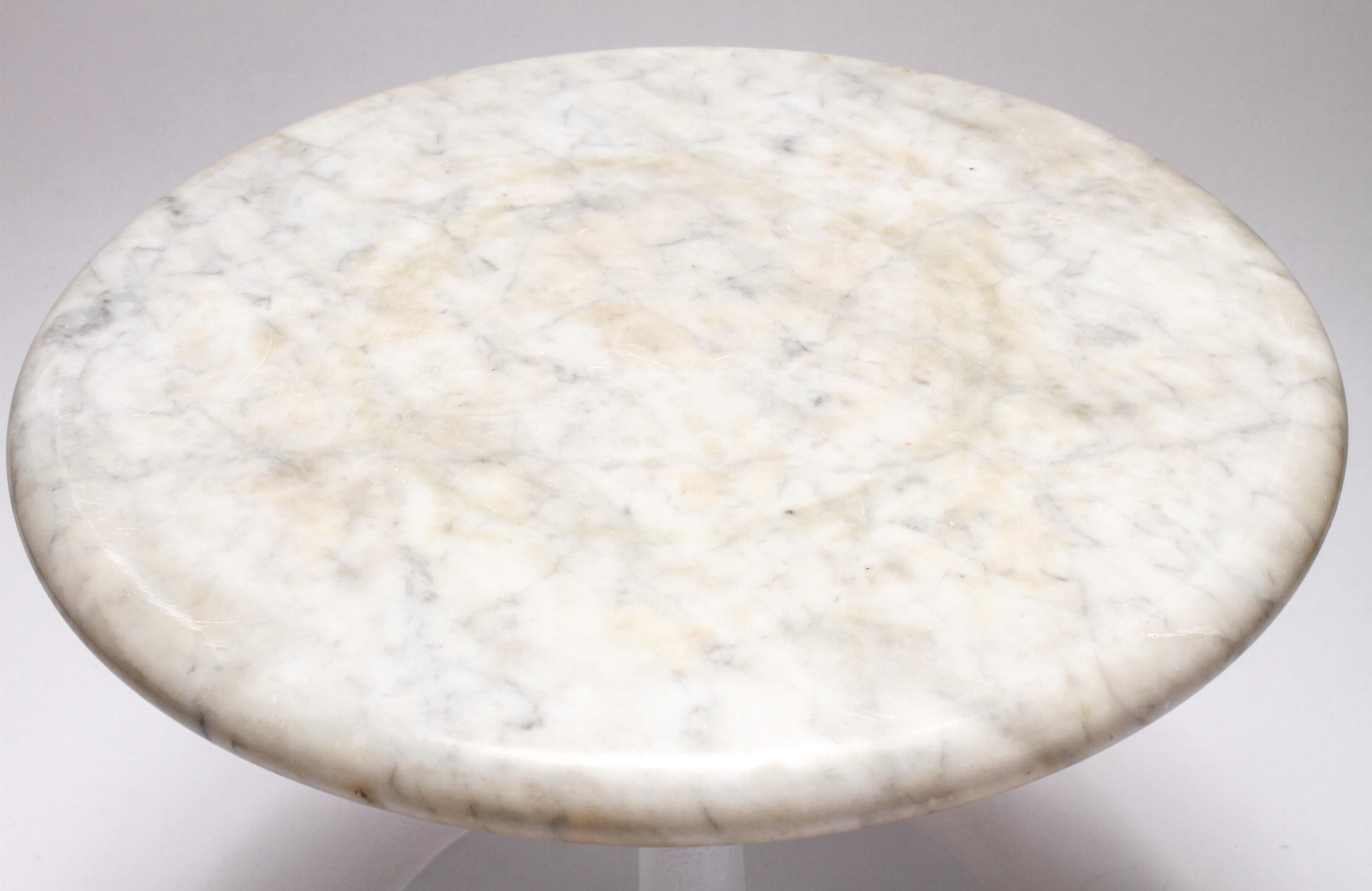 Mid-Century Modern occasional table designed by Erwine & Estelle Laverne for Laverne Originals, with a round white marble top over an enameled steel base with tapering standard, circa 1960. The piece has an impressed signature on the underside: