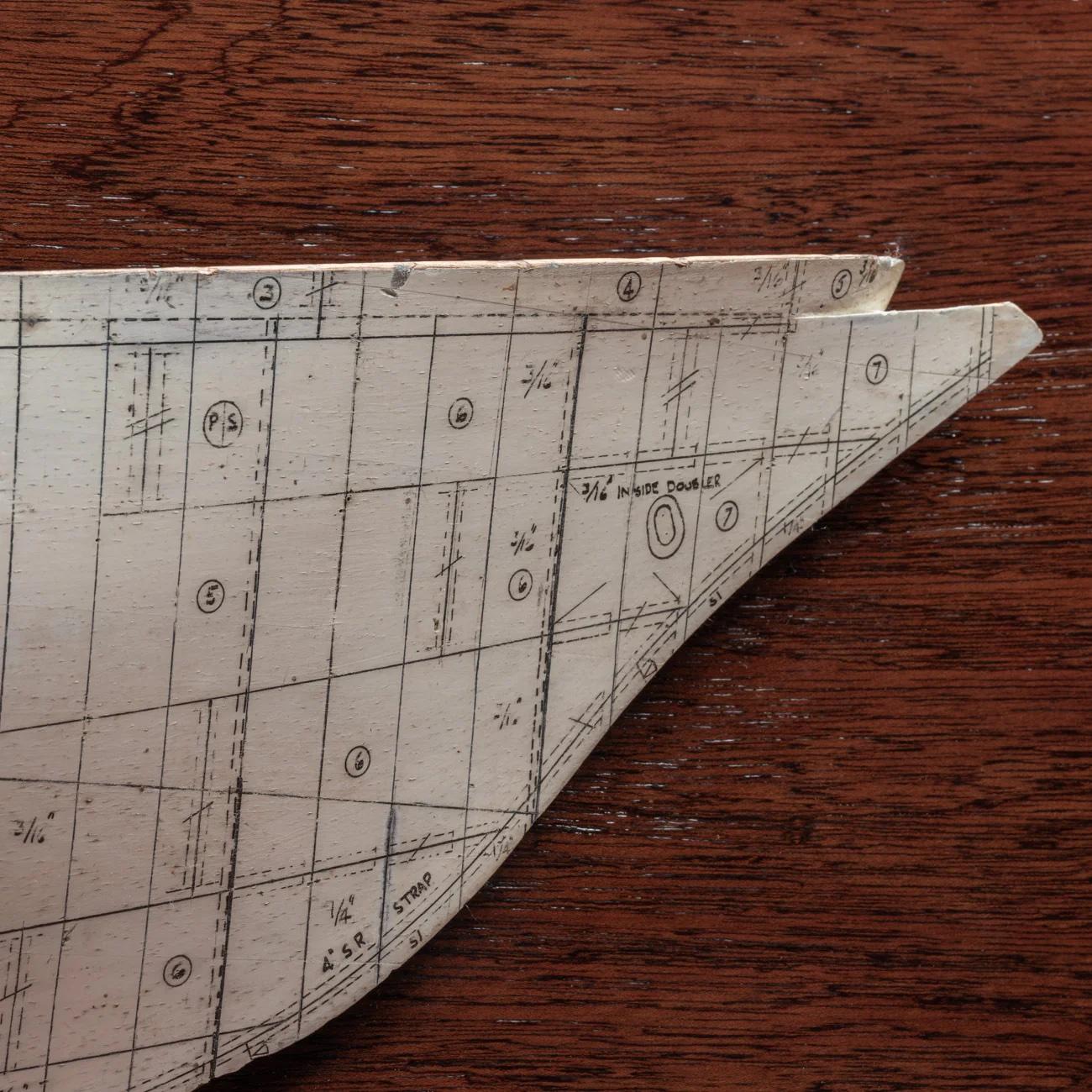 Milieu du XXe siècle Modèle de demi-coque du yacht 