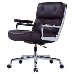 ES 104 - Office chair in leather by Charles & Ray Eames