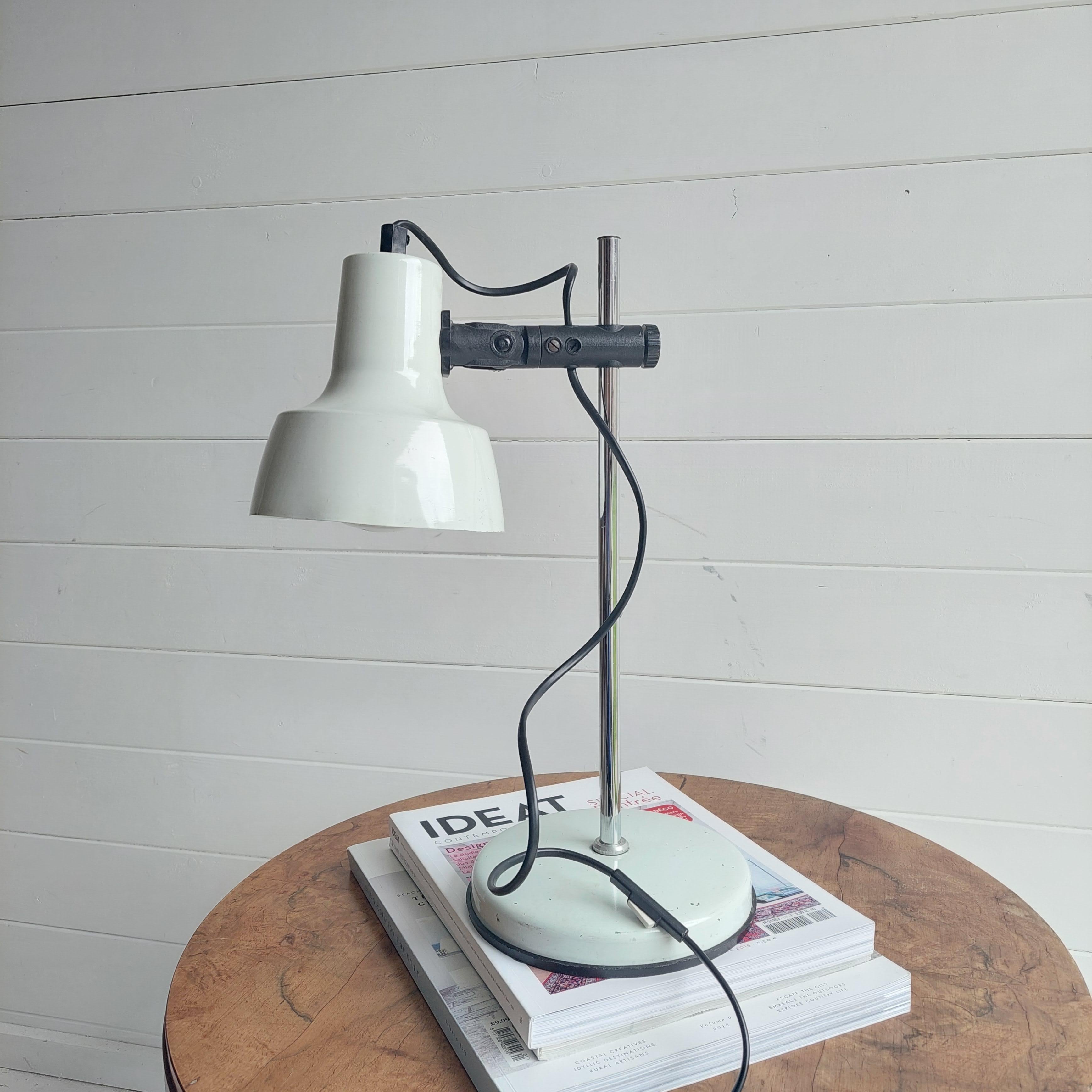 Vintage type 461 table lamp manufactured by ES Horn Belysning, Denmark.
Circa 1970s

This smart, desk spotlight table lamp in white is attributed to ES Horn, more well known for their bubble lamps. 
This is a really handsome piece that although