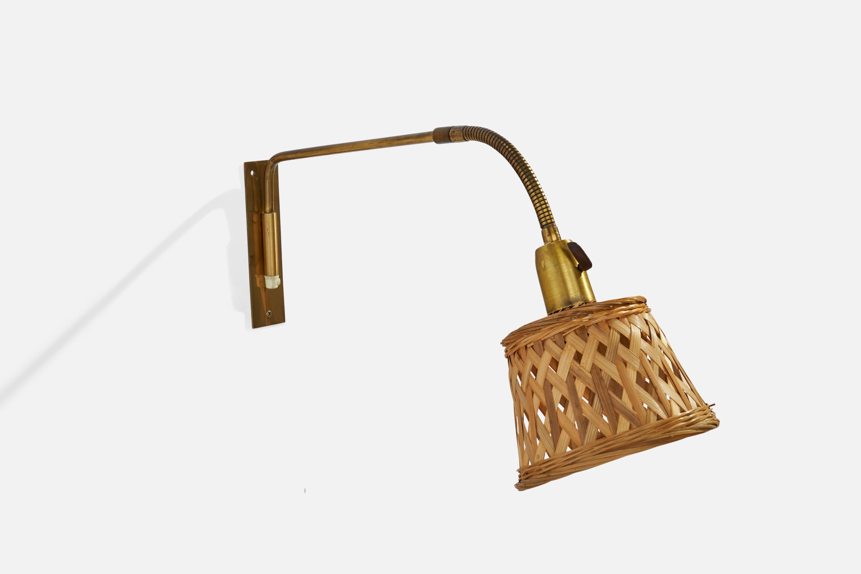 An adjustable brass and rattan wall light designed and produced by E.S. Horn, Aalestrup, Denmark, 1950s.

Overall Dimensions (inches): 7.25” H x 16”  W x 19” D
Back Plate Dimensions (inches): 6.25”  H x 1.5” W x .25” D
Bulb Specifications: E-26