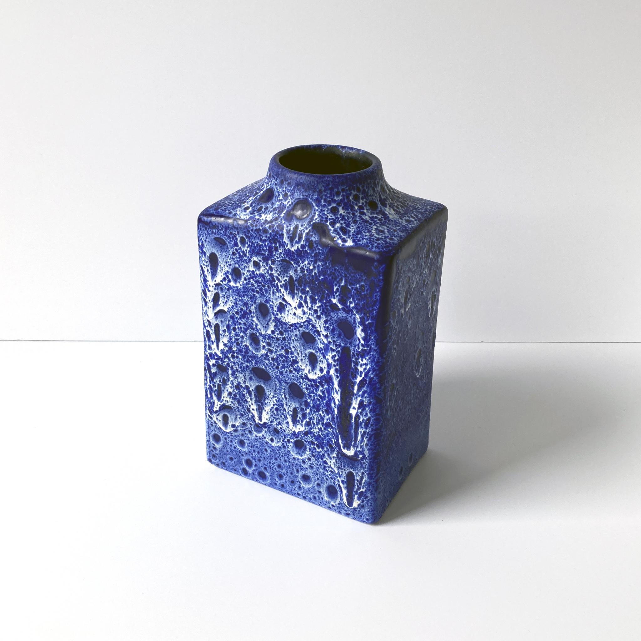 Mid-Century Modern Vase en lave bleue et blanche ES Keramik, années 1960 en vente