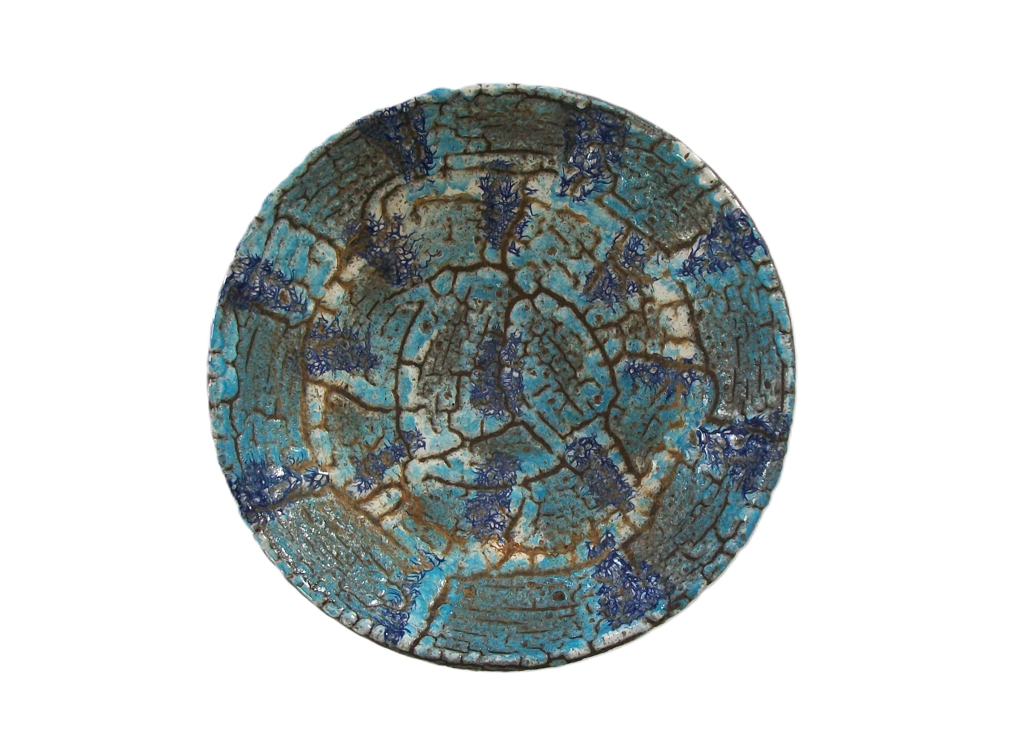 Mid-Century Modern Bol peu profond en céramique émaillée à la lave ES KERAMIK, Allemagne, vers les années 1960 en vente