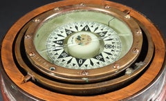 E.S. Ritchie & Söns Boston Brass Compass on Teak Socket