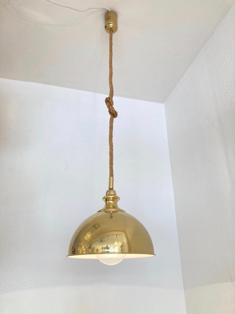 Ship brass and rope pendant lamp by E.S. Sorensen, Denmark ca. 1960s.
Very good condition.
Signed on the canopy.
Measures: H 130 ( adjustable ) x D 30 cm
Electrification ok for US.