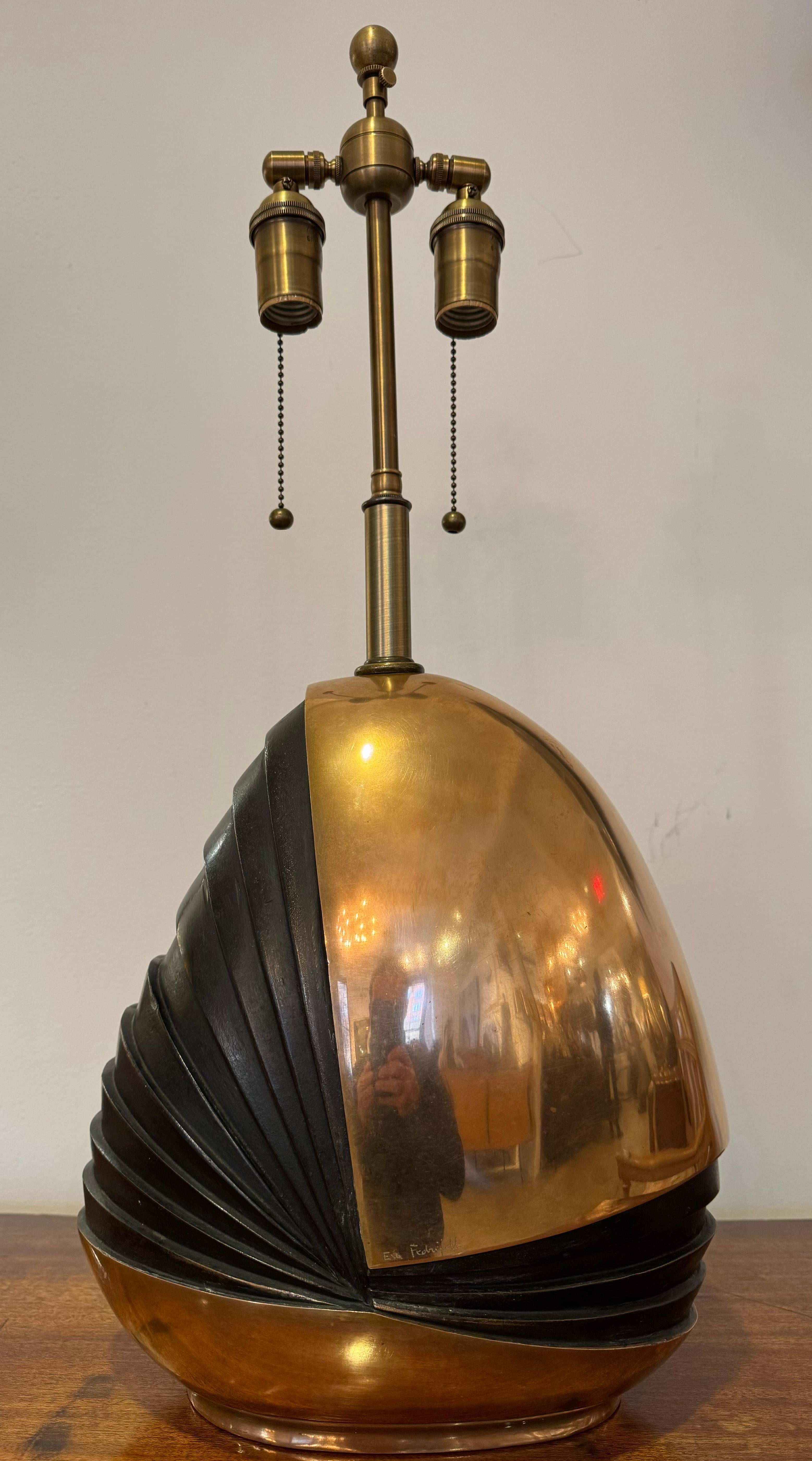 A wonderful 1970s sculptural bronze table lamp by faved Italian artist, Esa Fedrigolli. Signed. Rewired with an aged brass double socket cluster.