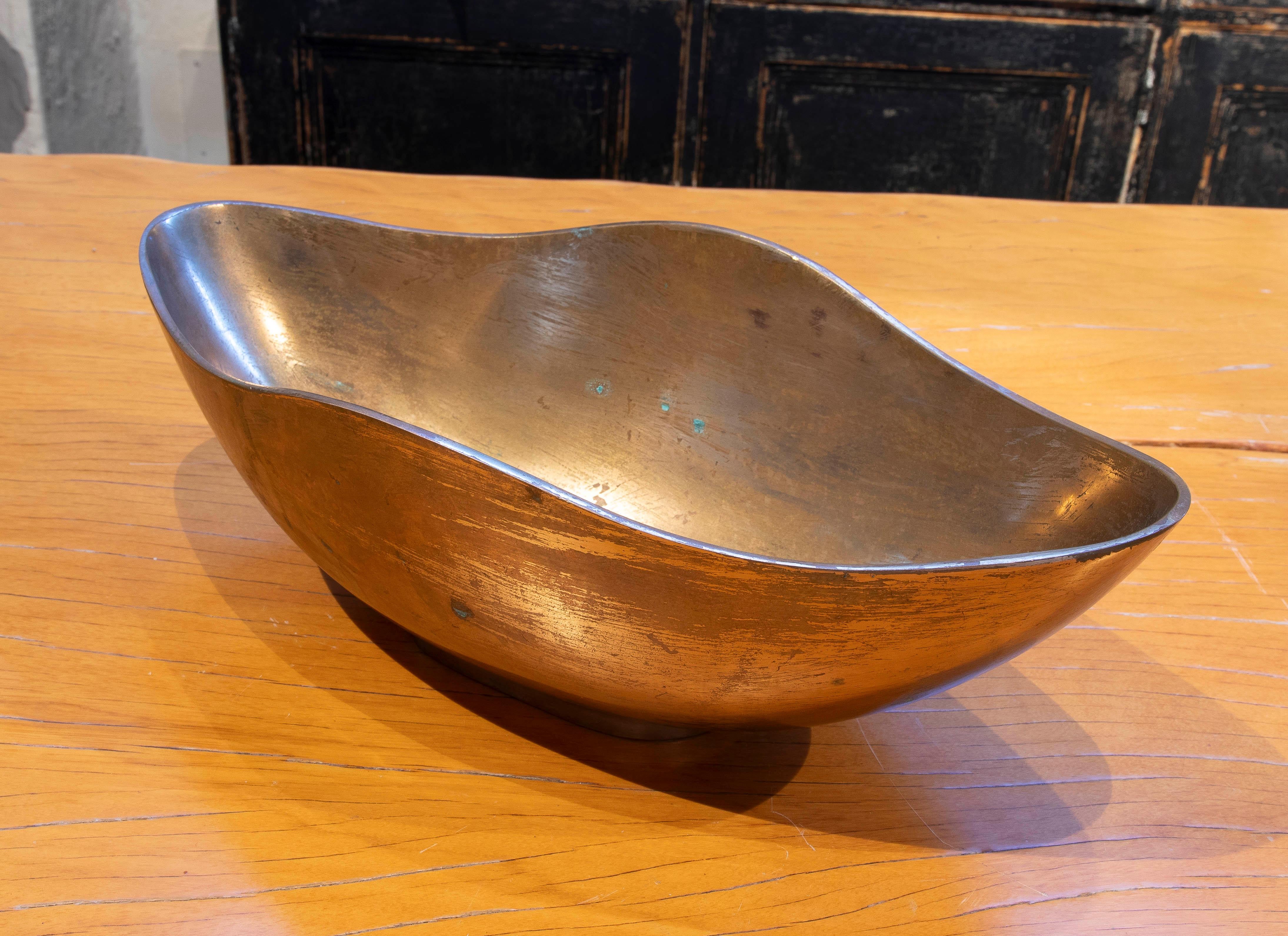 Esa Fedrigolli Sculptural Bowl in Solid Sand Cast Bronze. Signed In Good Condition For Sale In Marbella, ES