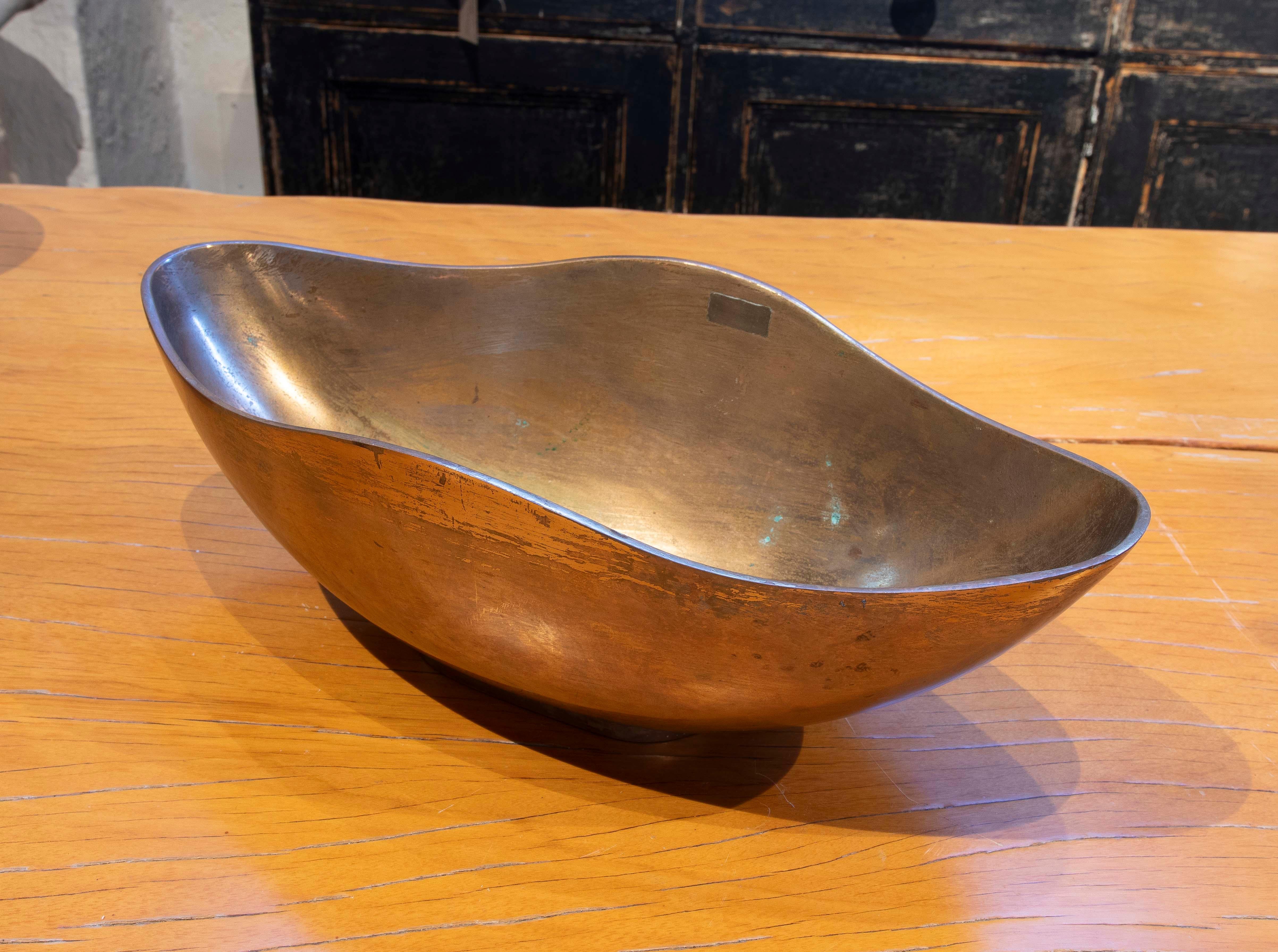 Esa Fedrigolli Sculptural Bowl in Solid Sand Cast Bronze. Signed For Sale 2