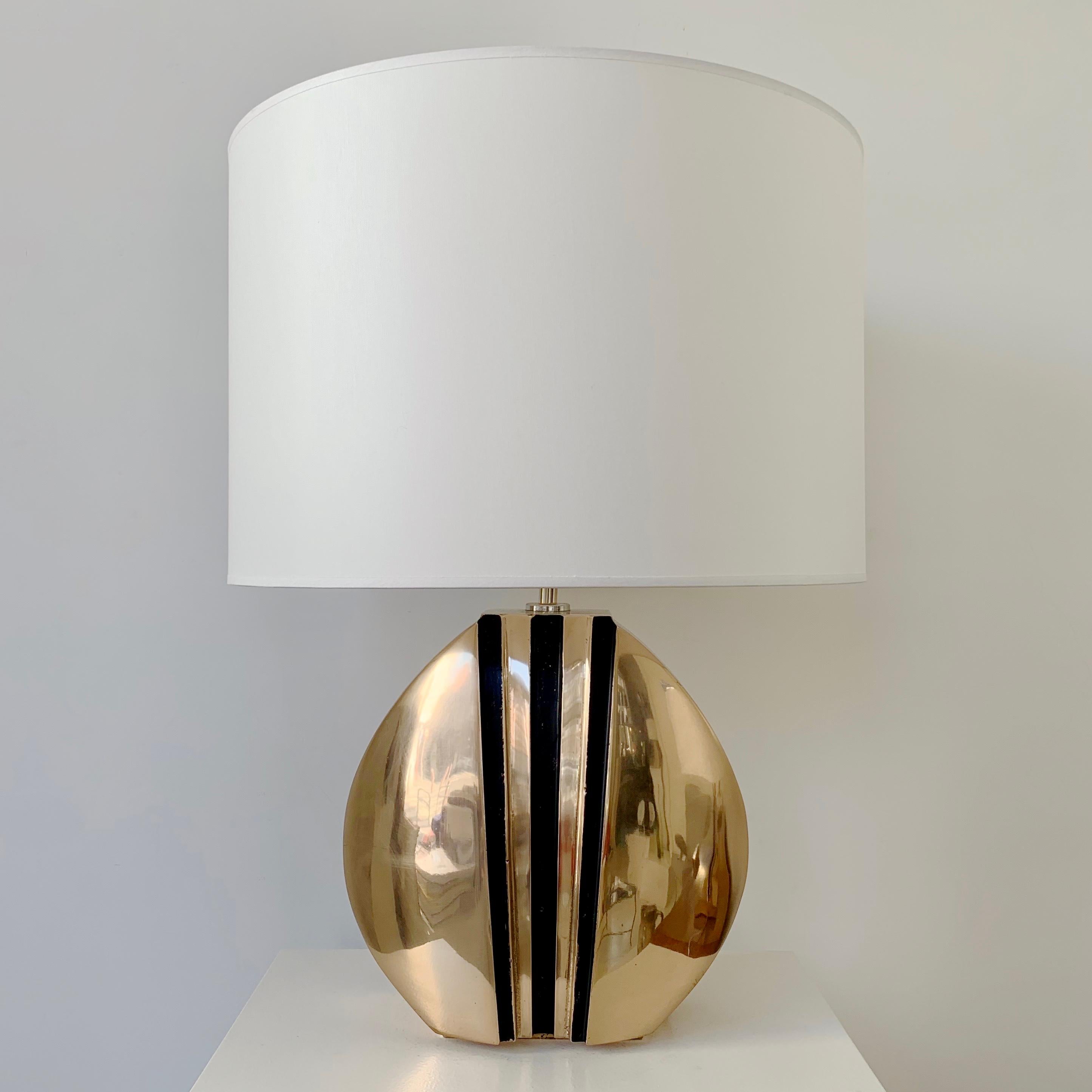 Esa Fedrigolli table lamp, circa 1970, Italy.
Gold bronze and black patina. New fabric shade.
Signed Esa Fedrigolli.
Dimensions: 58 cm H, 43 cm W, 43 cm D.
All purchases are covered by our buyer protection guarantee.
This item can be returned