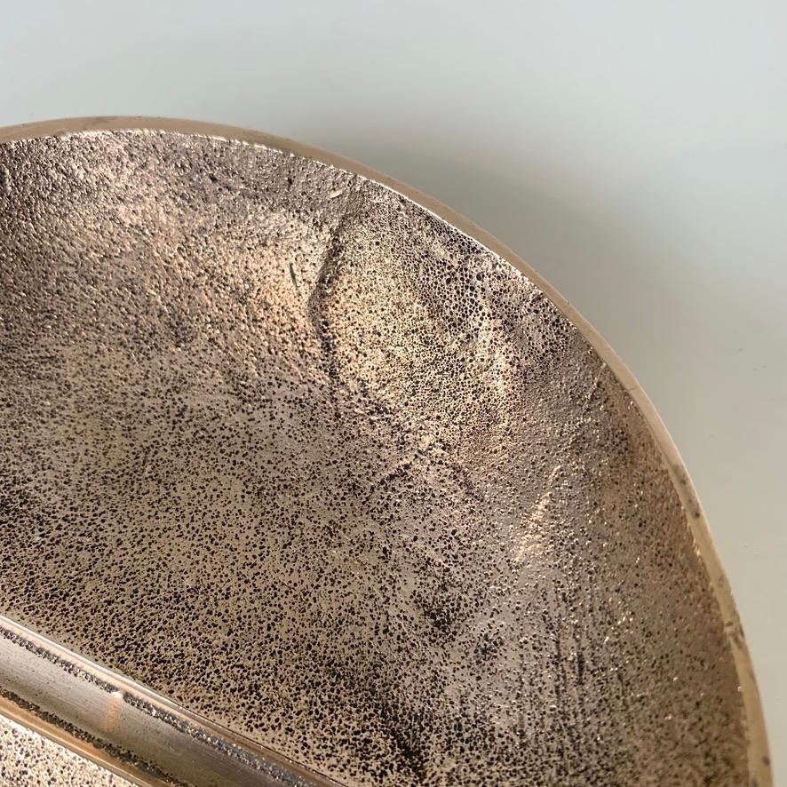 Vide-Poche de bronce dorado firmado por Esa Fedrigolli, hacia 1970, Italia. Bronce en venta