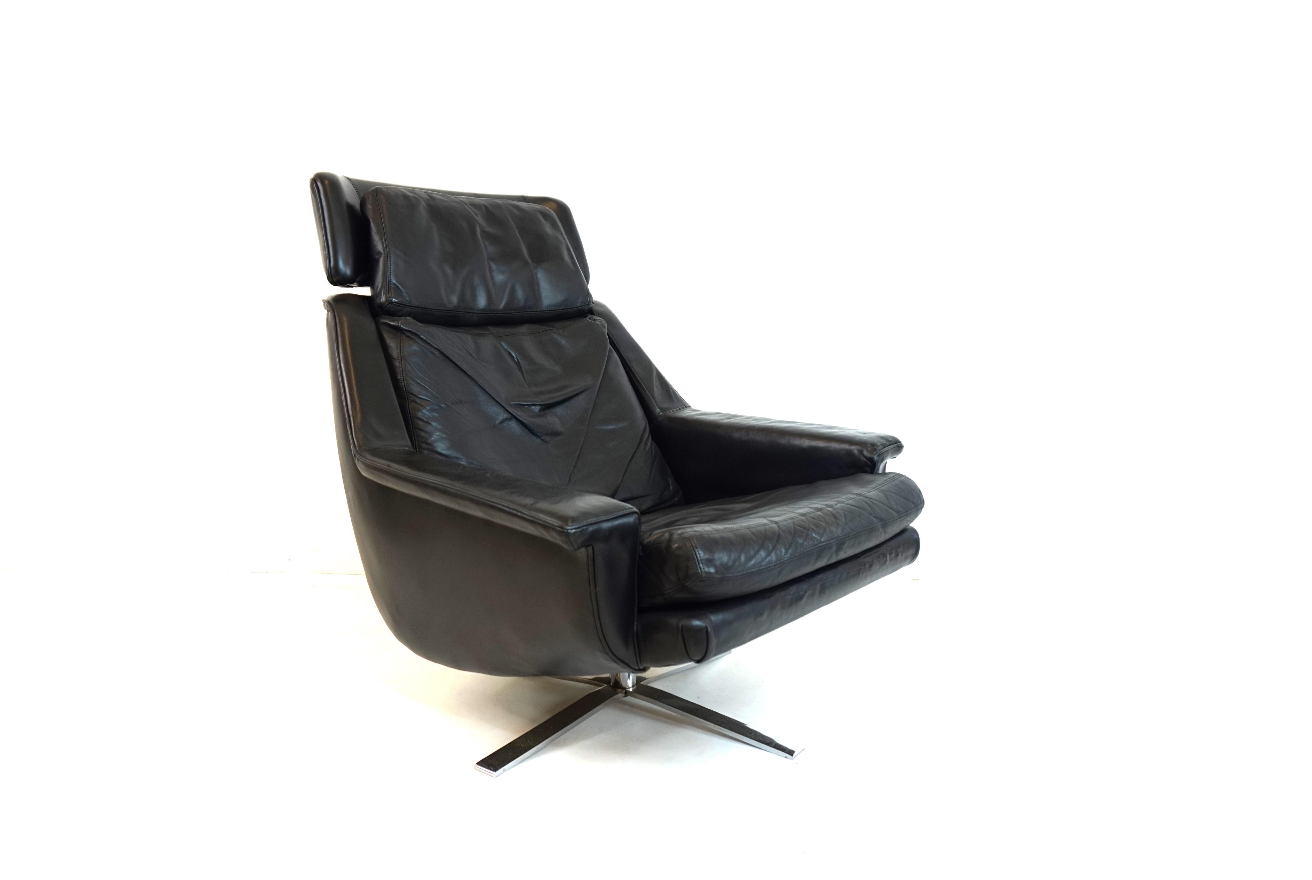 Mid-Century Modern ESA leather chair 802 by Werner Langenfeld
