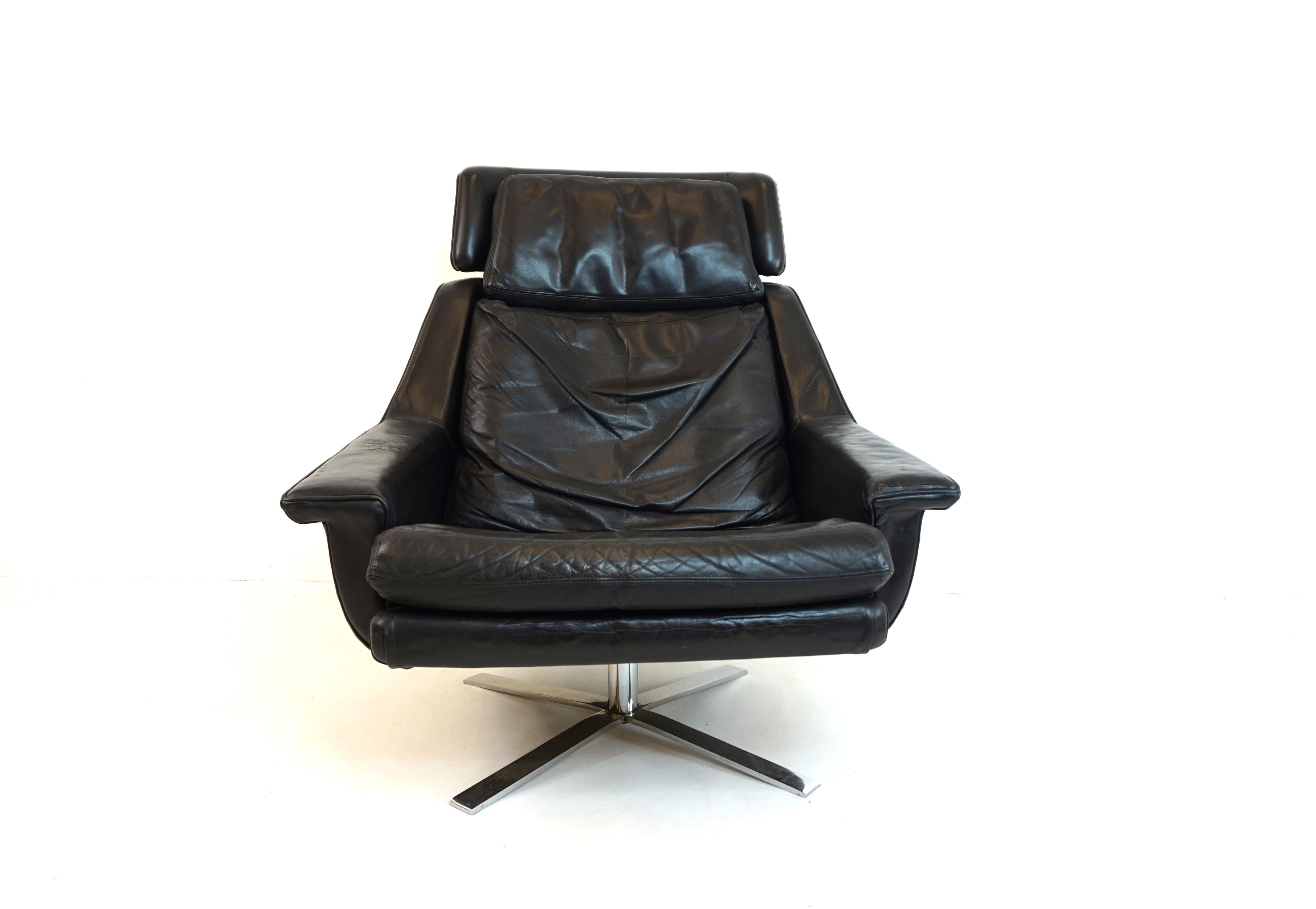 Danish ESA leather chair 802 by Werner Langenfeld