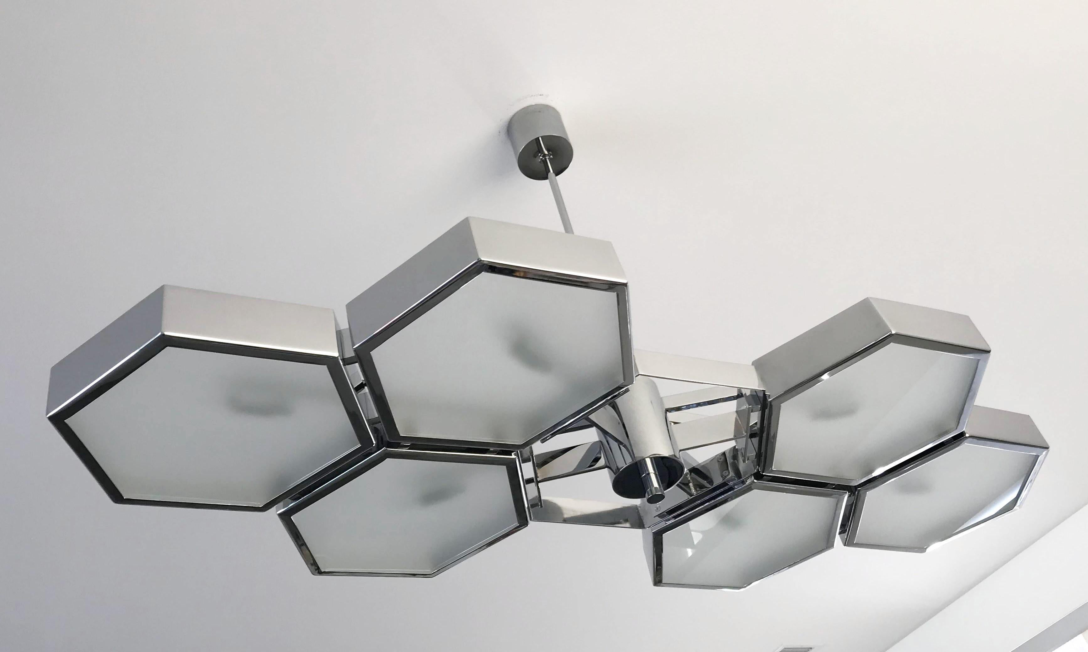 Vetro intagliato Lampadario Esagoni di Fabio Ltd in vendita