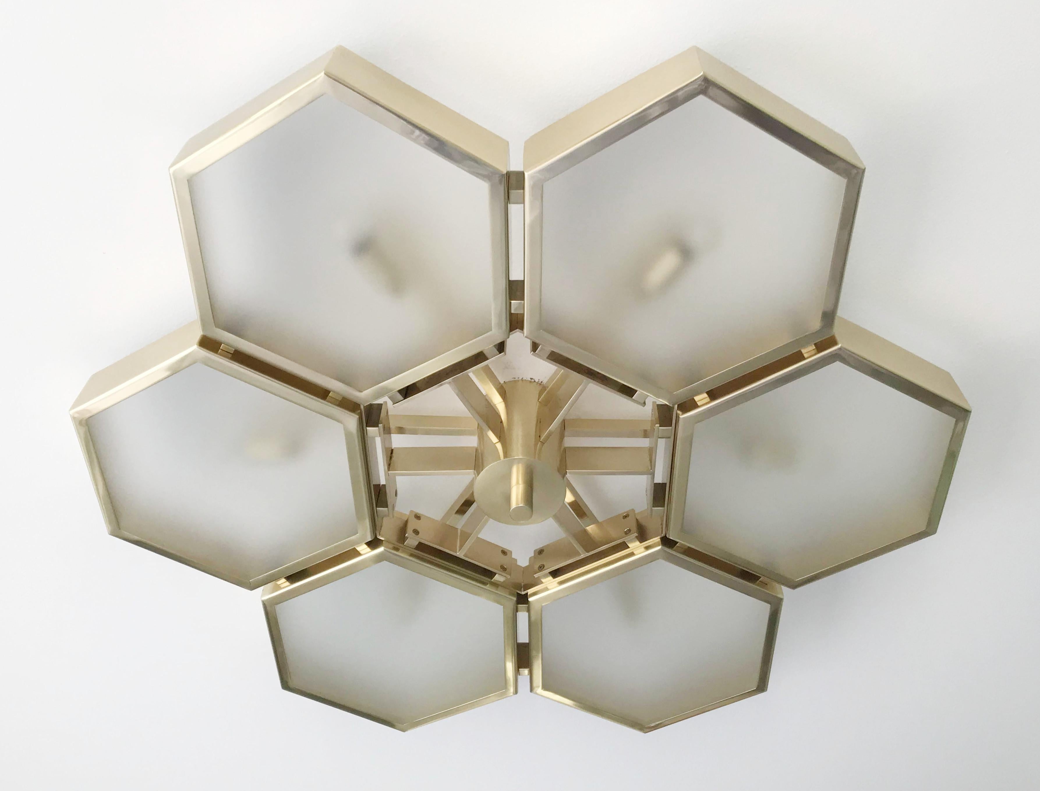 Impressive Italian flush mount with 6 hexagonal satin glass diffusers, mounted on thick hexagonal brass cells in natural lacquered finish, designed by Fabio Bergomi for Fabio Ltd / Made in Italy
6 lights / E12 or E14 type / max 40W each
Measures: