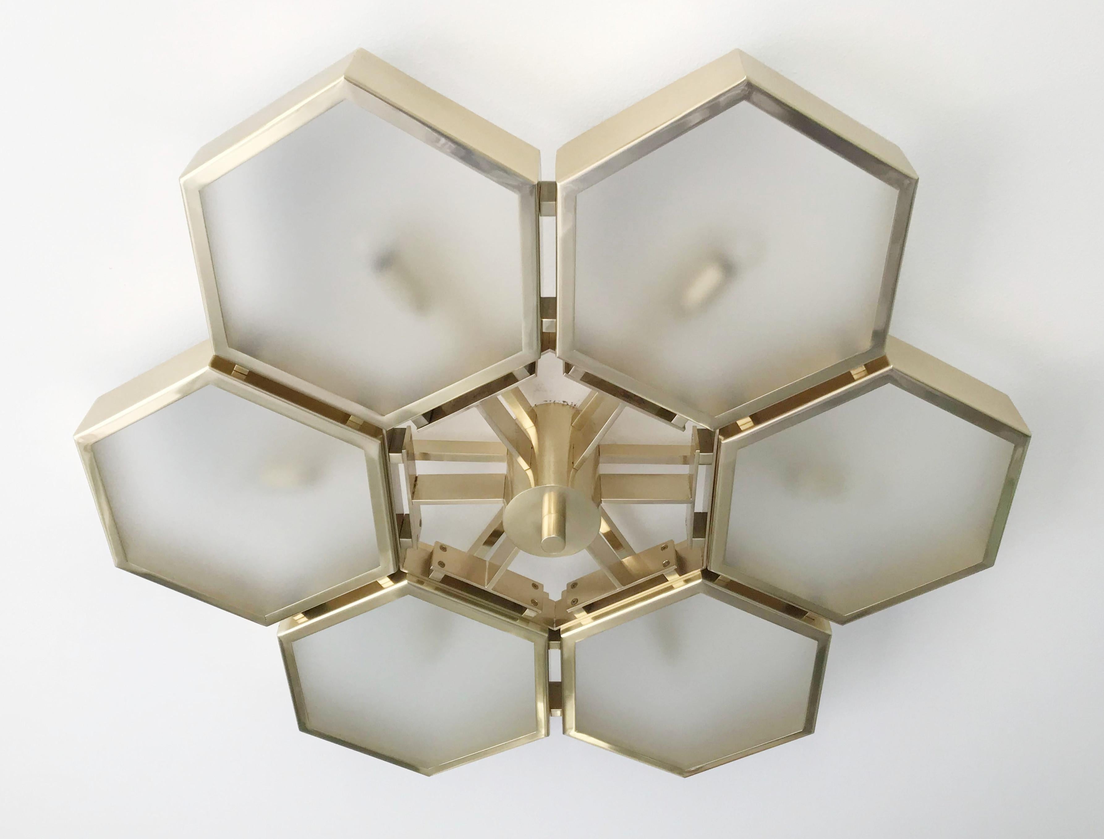 Mid-Century moderno Esagoni Flush Mount di Fabio Ltd in vendita