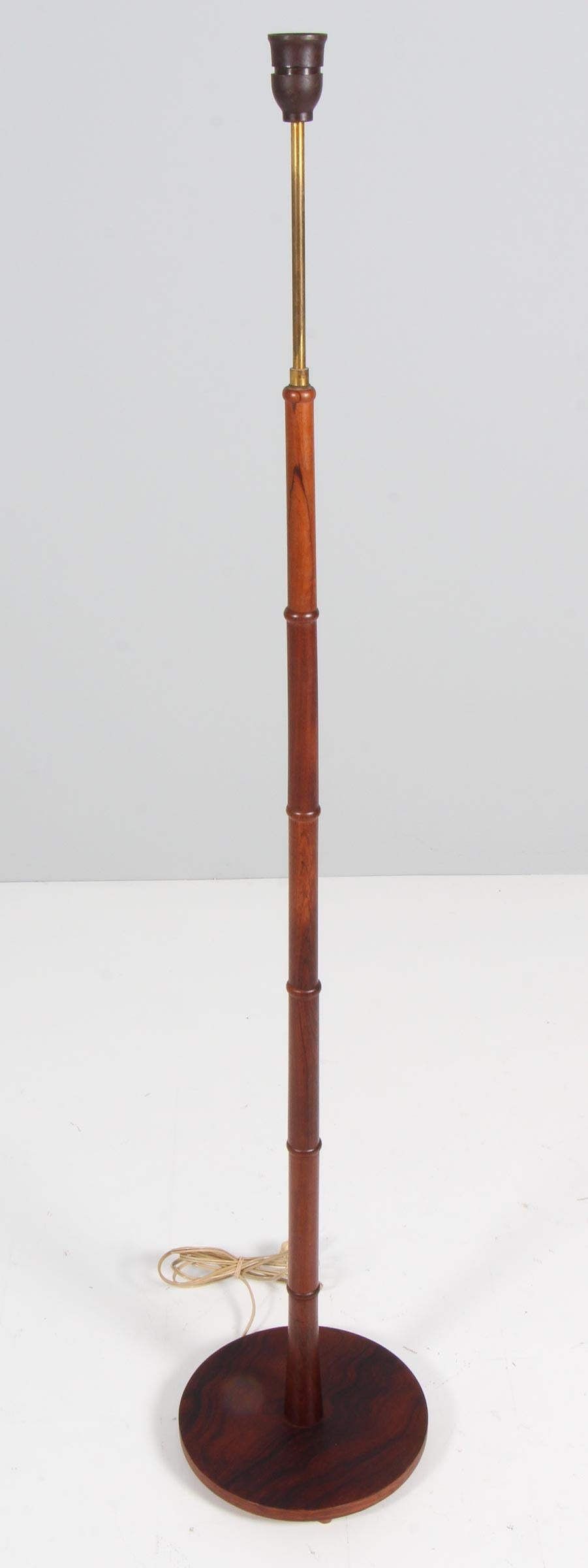 Esben Klint table lamp

In Rosewood.

Made by Le Klint.