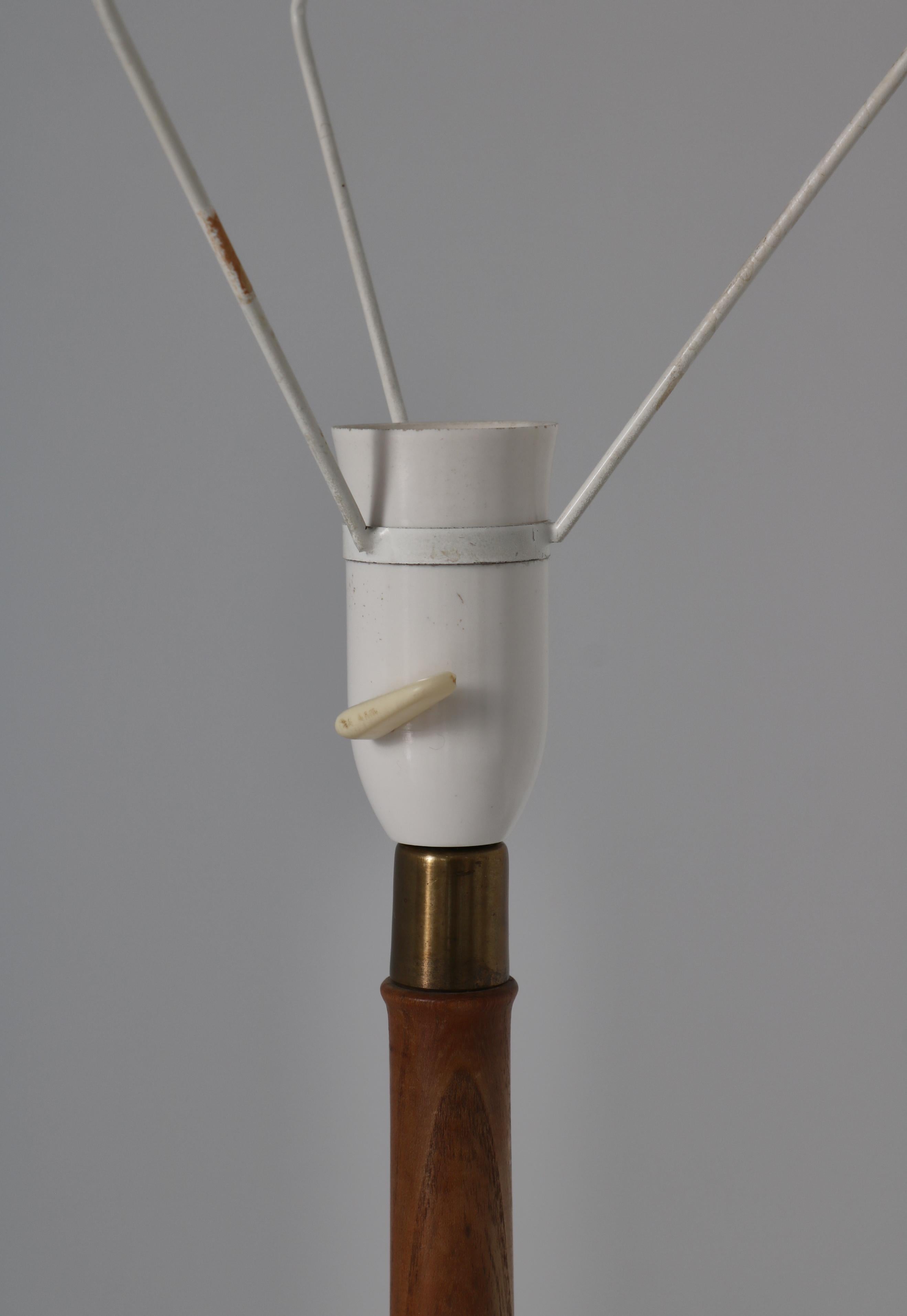 Kaare Klint Table Lamp in Ash Wood and Hand Folded Le Klint Shade, Denmark 1940s For Sale 5