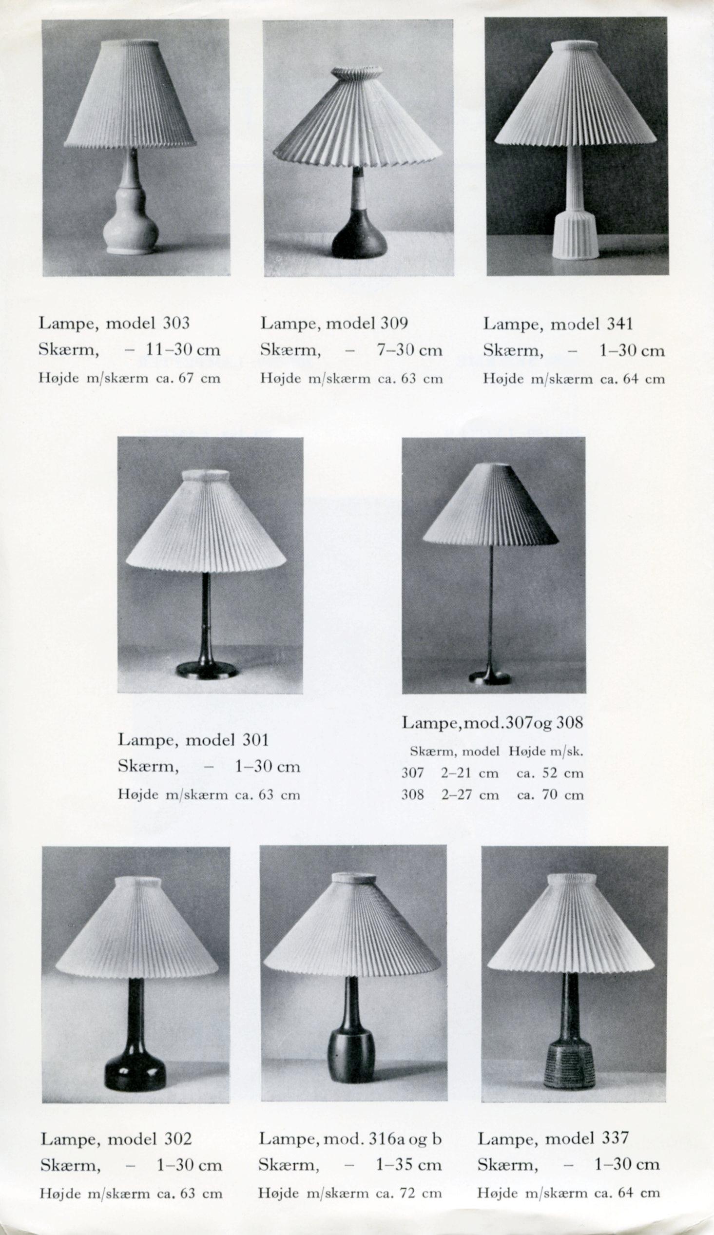 Kaare Klint Table Lamp in Ash Wood and Hand Folded Le Klint Shade, Denmark 1940s For Sale 7