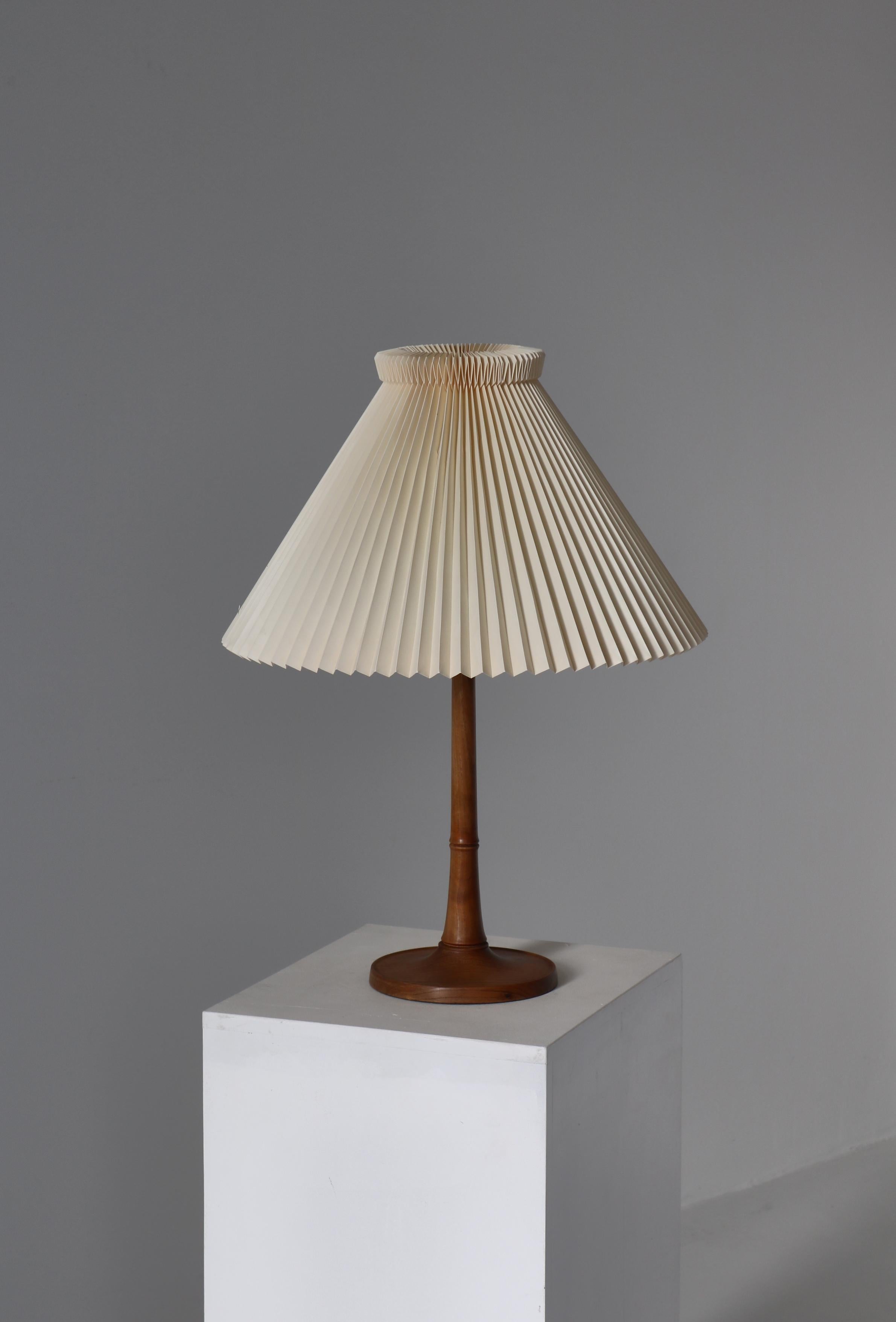 Early and important Le Klint table lamp Model 301 in beautifully patinated solid ash wood with hand folded Le Klint shade. The lamp was designed by Kaare Klint in the 1940s and is associated with Danish Modern furniture by Hans J. Wegner, Mogens