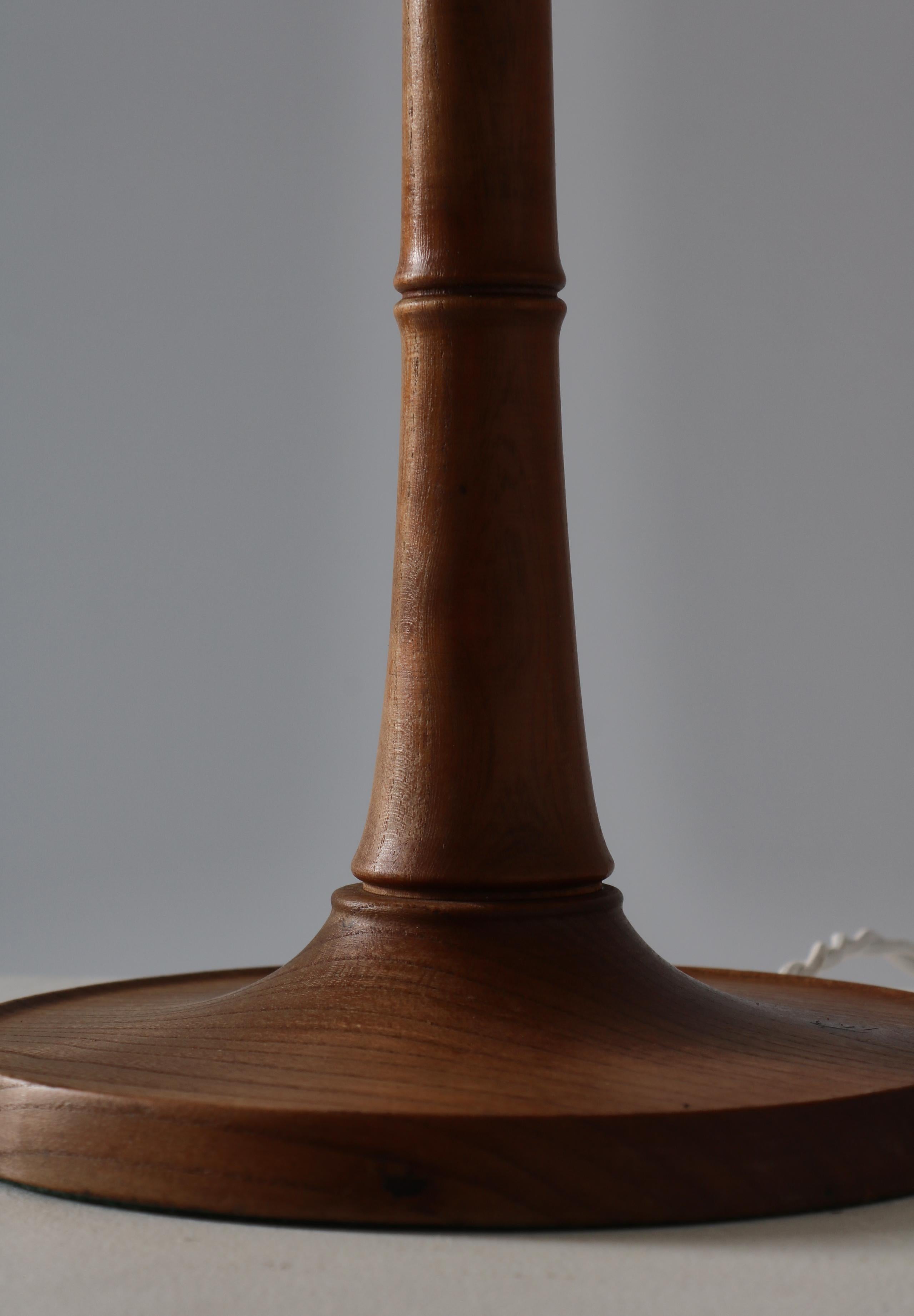 Scandinavian Modern Kaare Klint Table Lamp in Ash Wood and Hand Folded Le Klint Shade, Denmark 1940s For Sale
