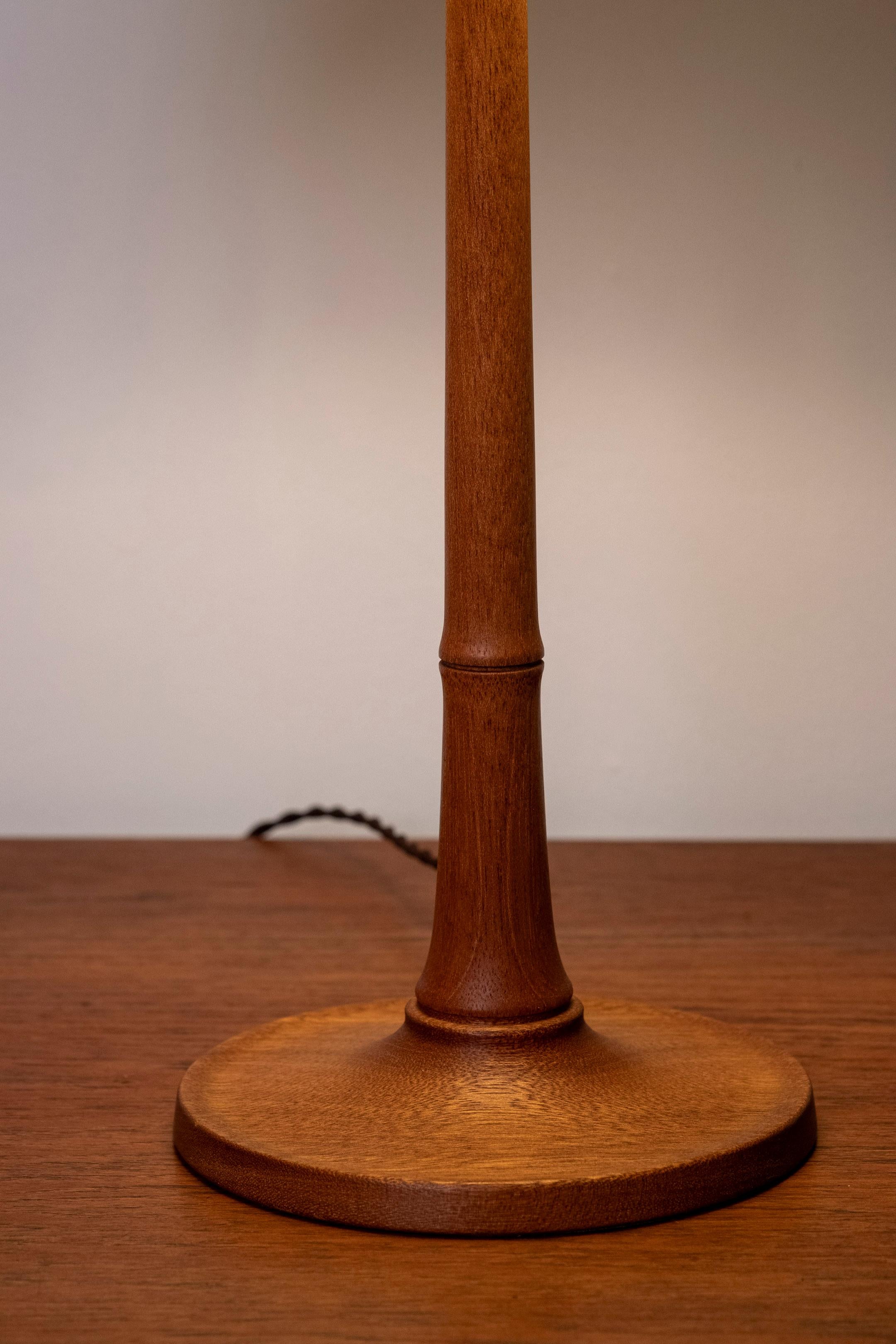 Esben Klint Teak Table Lamp for Le Klint, 1950s Denmark In Good Condition For Sale In Balen, BE