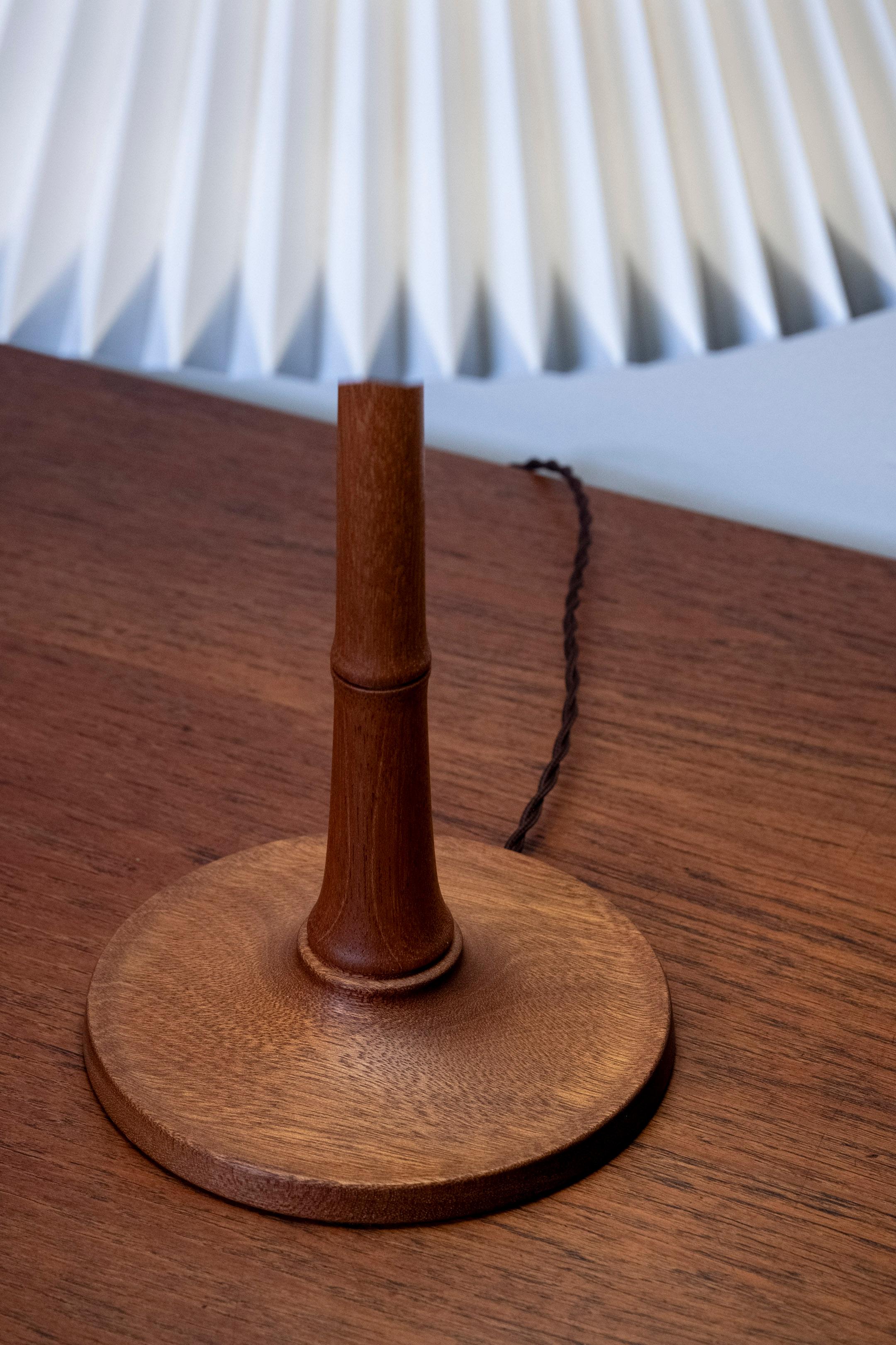Esben Klint Teak Table Lamp for Le Klint, 1950s Denmark For Sale 1